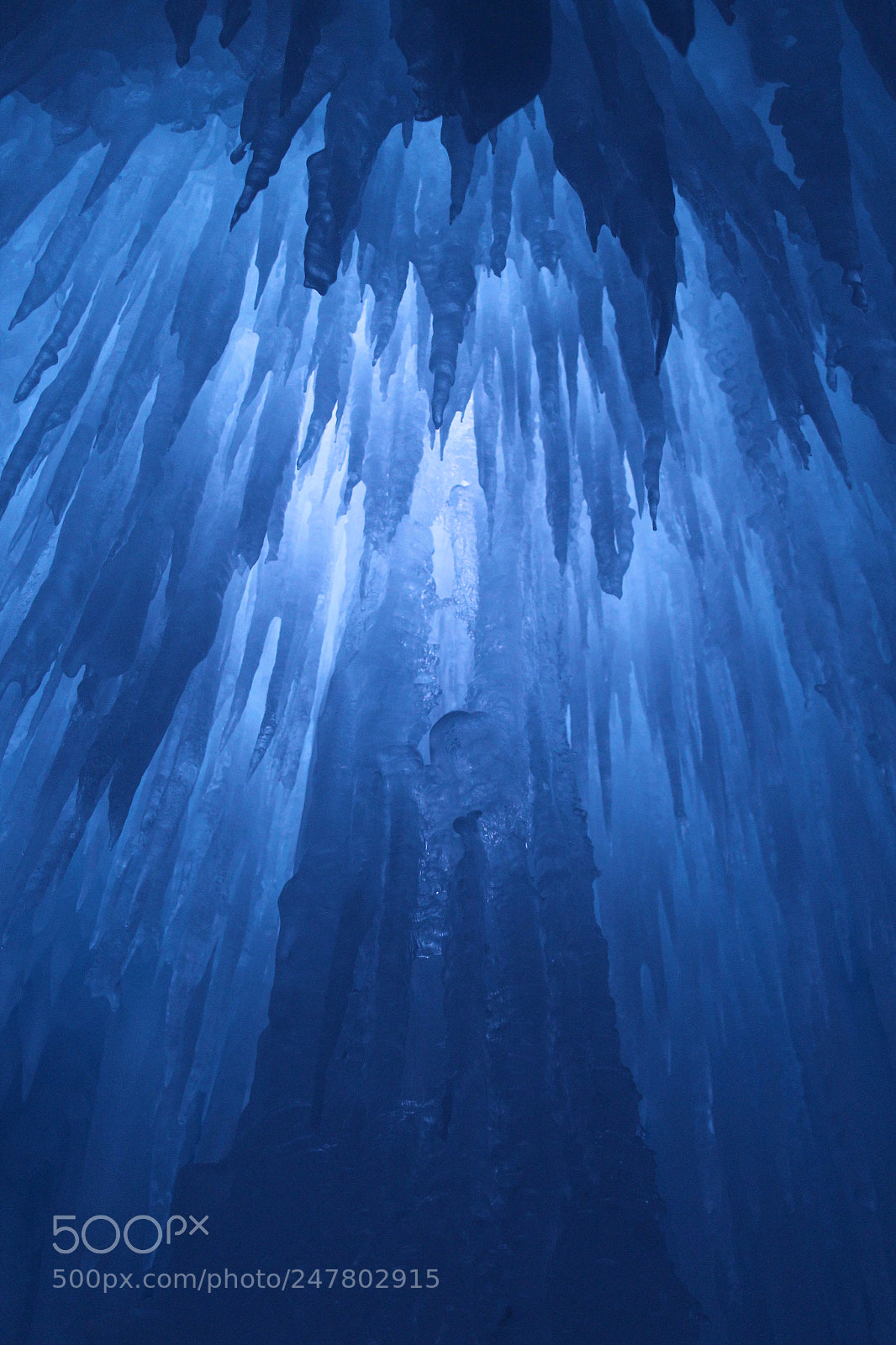 Canon EOS 1200D (EOS Rebel T5 / EOS Kiss X70 / EOS Hi) sample photo. Under the ice photography