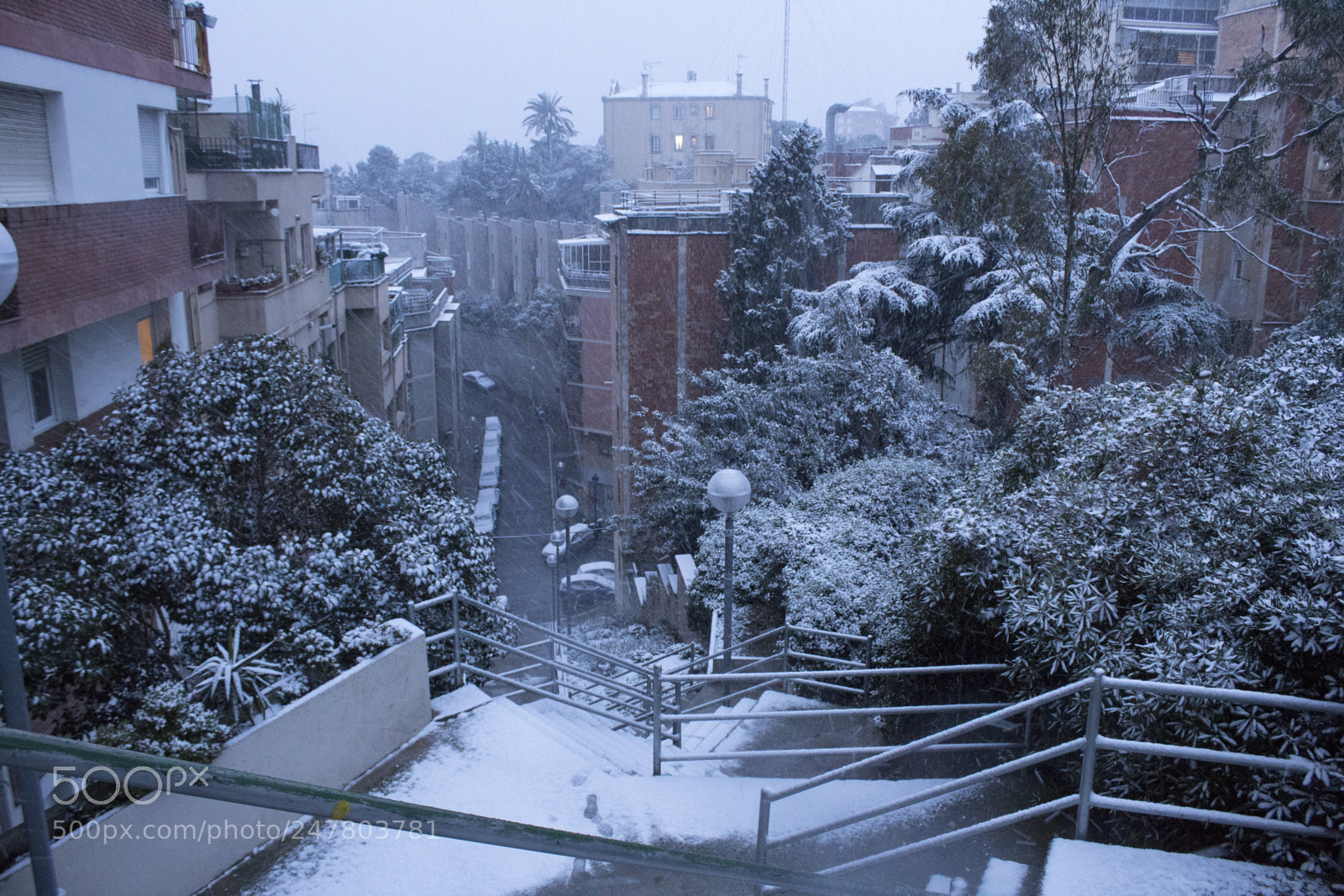 Canon EOS 1300D (EOS Rebel T6 / EOS Kiss X80) sample photo. Snowing barcelona 2018 photography