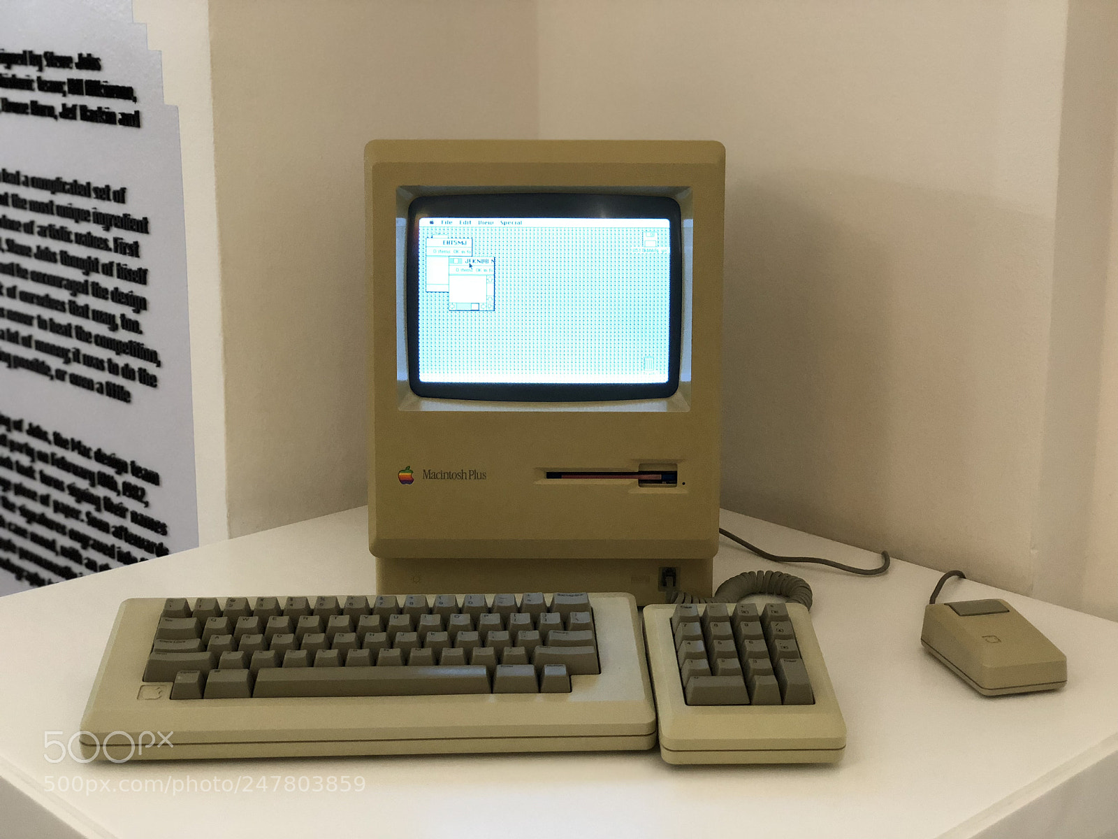Apple iPhone X sample photo. Hello macintosh ! photography