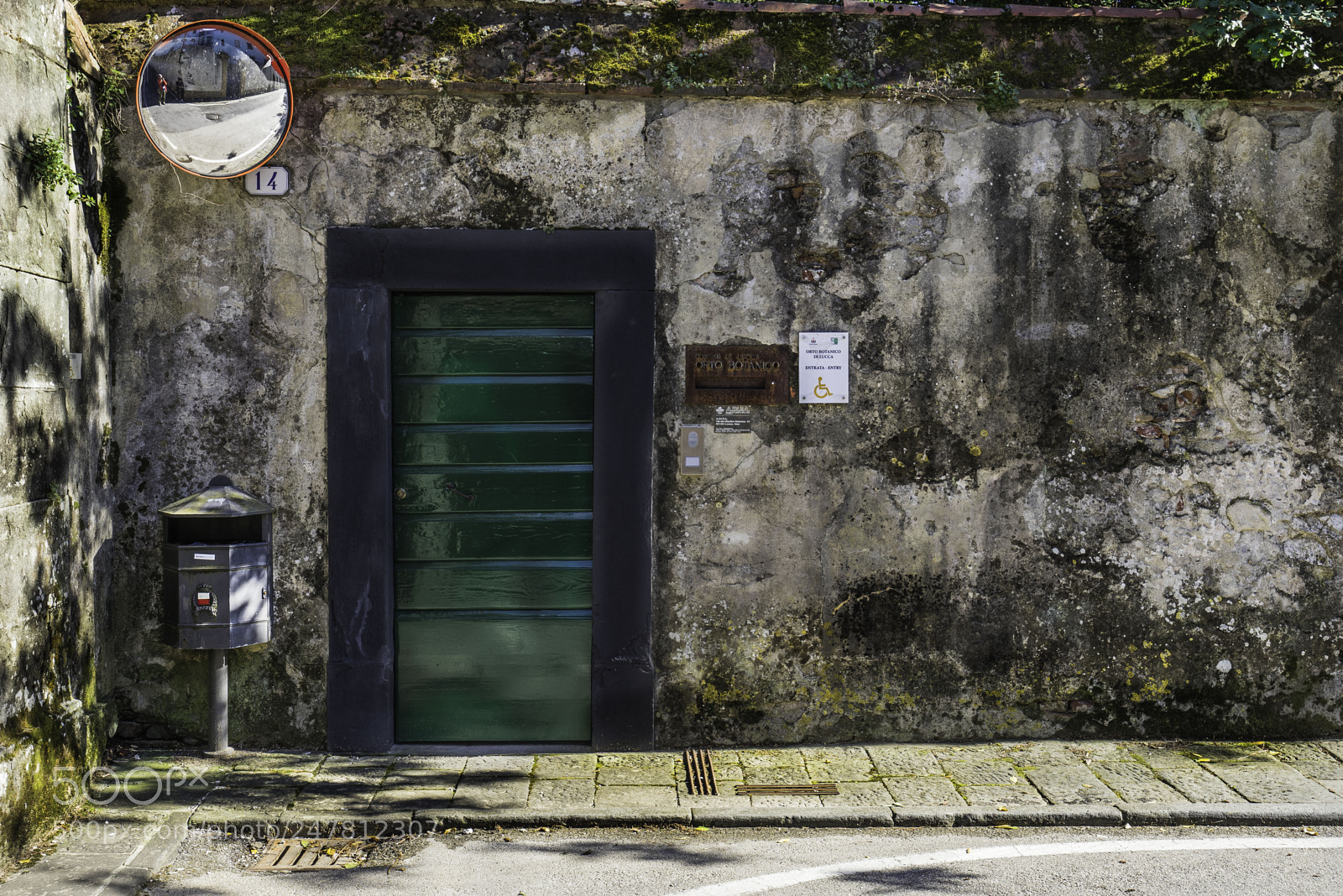 Sony a7 II sample photo. Lucca porta con specchio photography