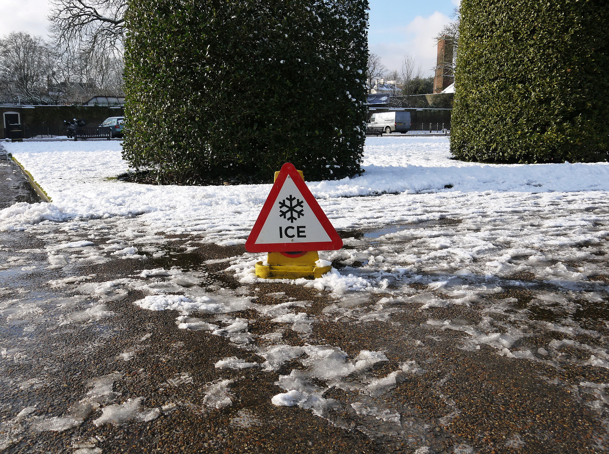 Panasonic Lumix DMC-GF3 + IO 14-42mm F3.5-5.6 sample photo. “nothing burns like the cold". london photography