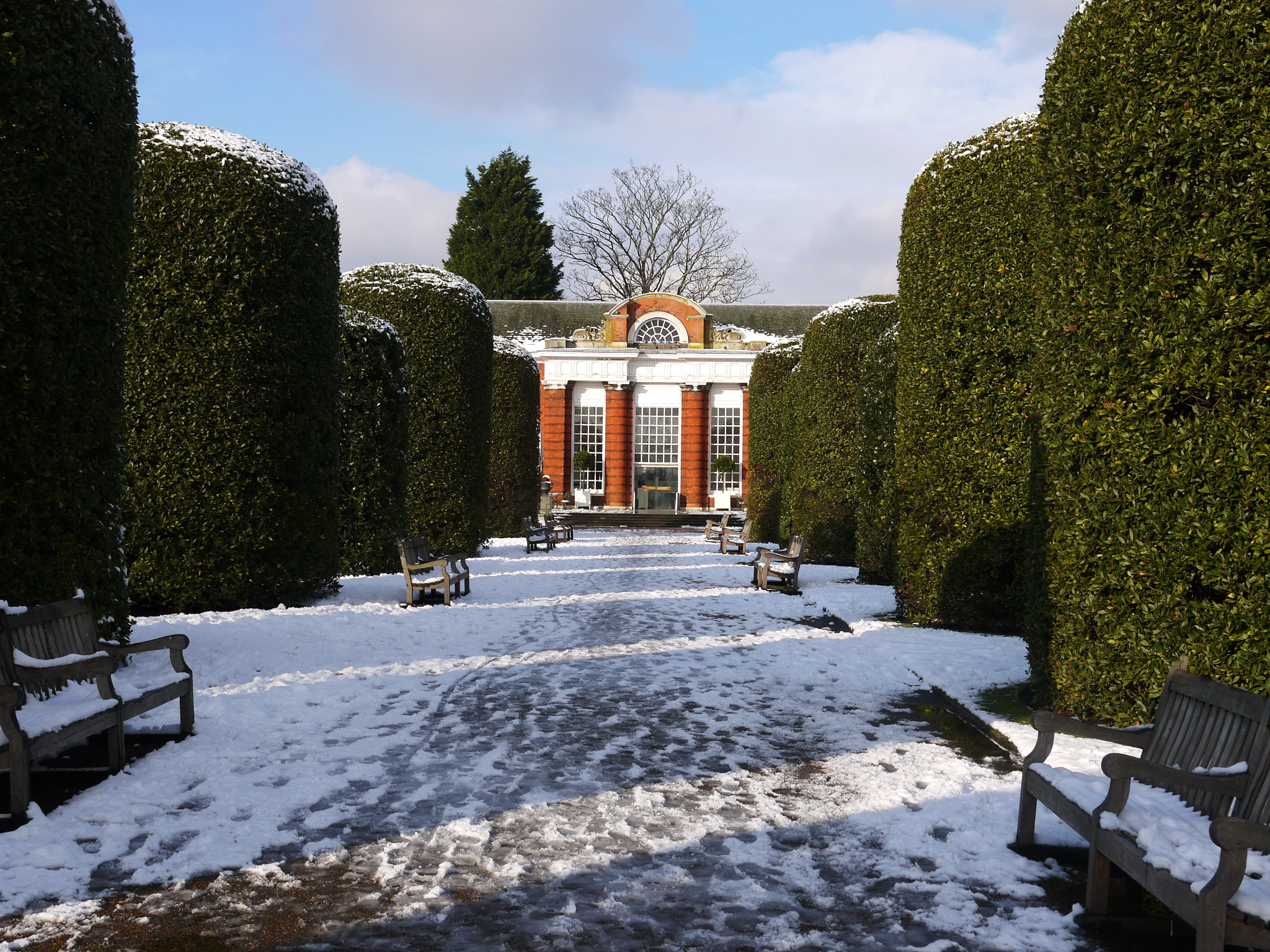 Panasonic Lumix DMC-GF3 + IO 14-42mm F3.5-5.6 sample photo. “nothing burns like the cold". london photography