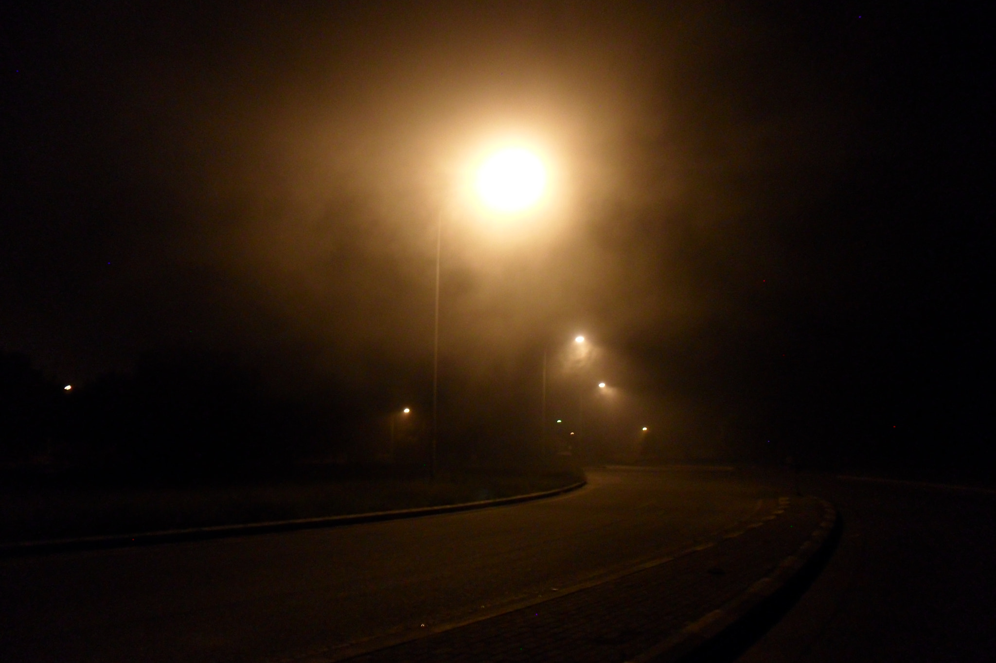 Samsung ES28 / VLUU ES28 sample photo. Misty lights photography