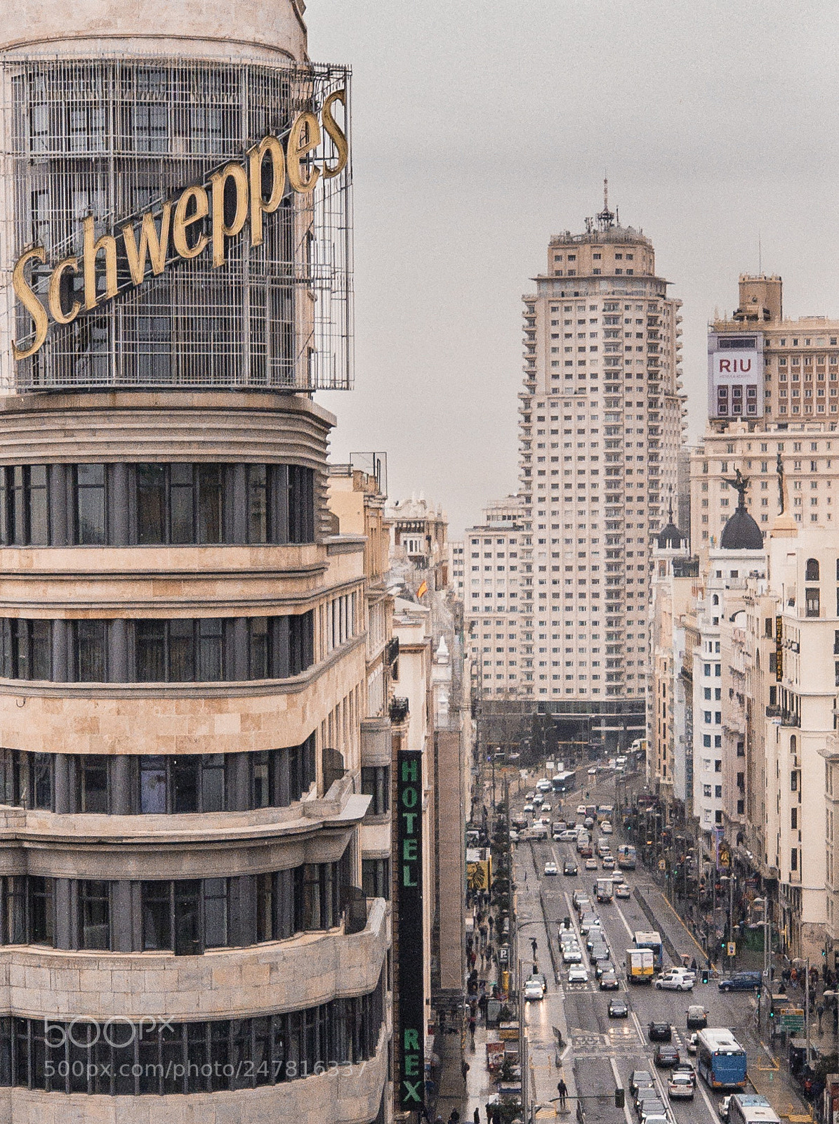 Apple iPhone X sample photo. Schweeps madrid / gran via photography