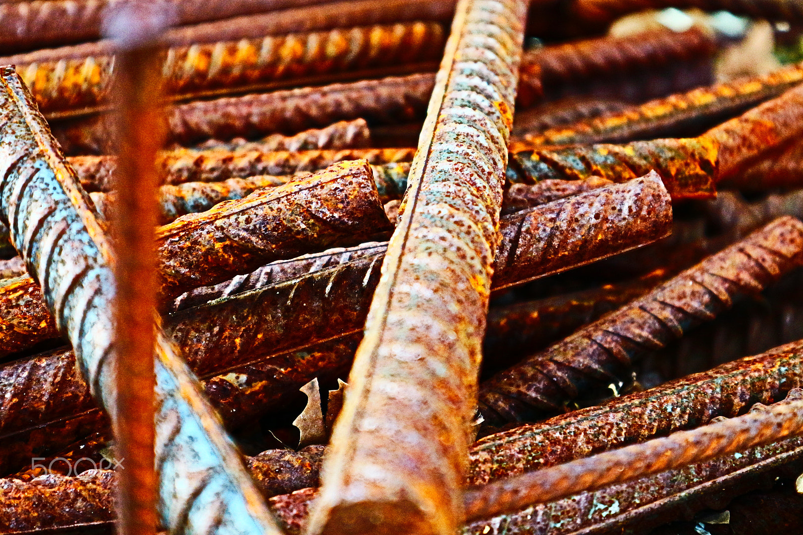 Canon EOS M10 sample photo. Rusty iron poles i photography