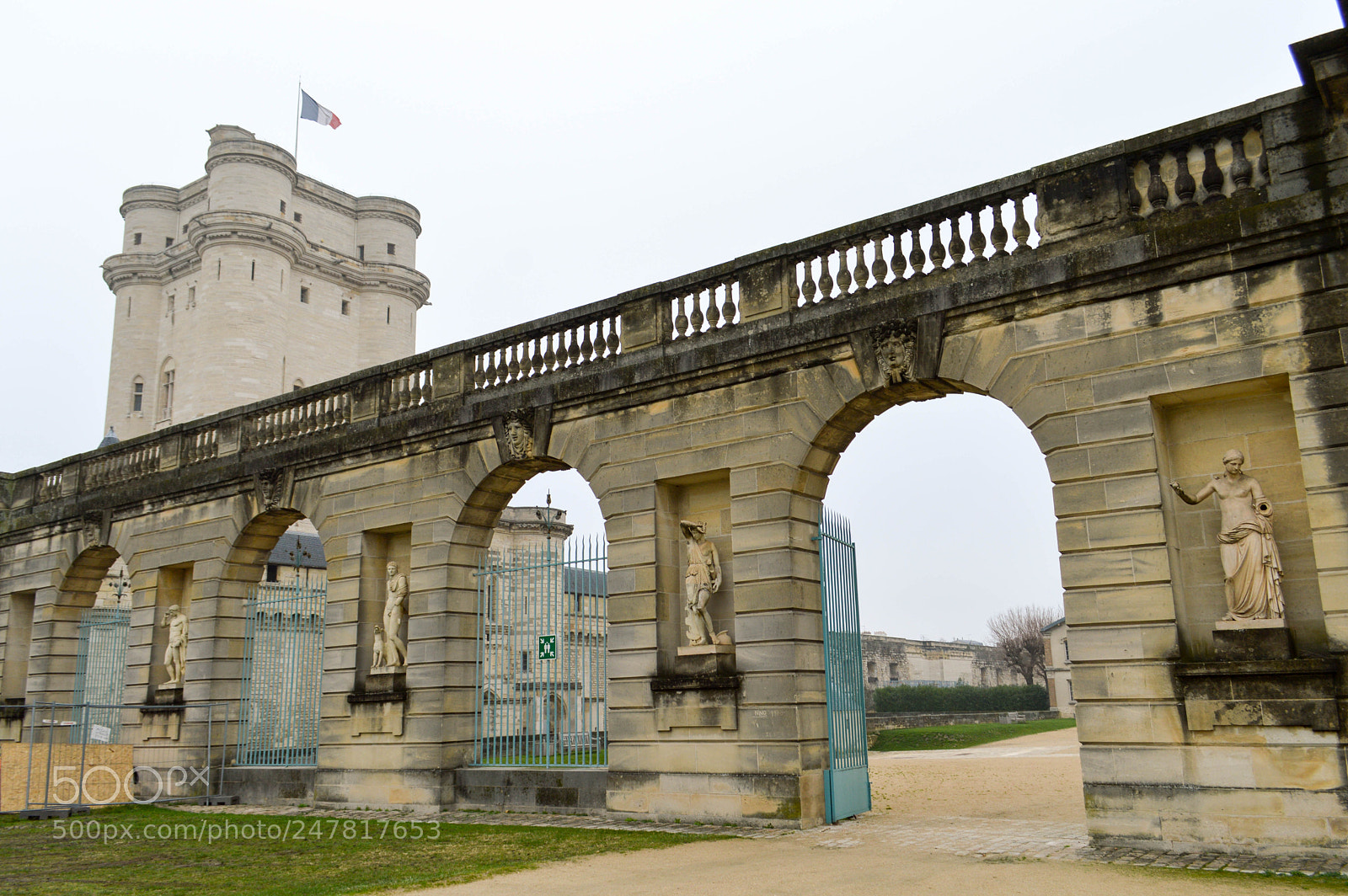 Nikon D3200 sample photo. Inside vincennes castle photography