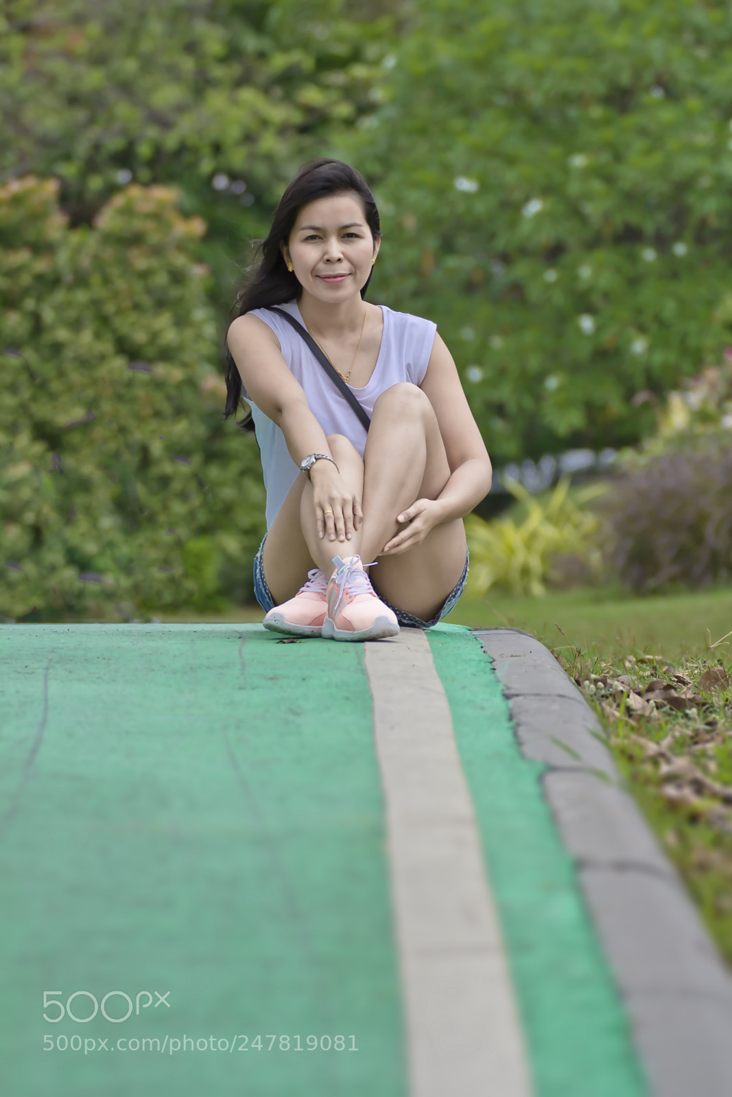 Canon EOS 60D sample photo. Sitting on the roadside photography