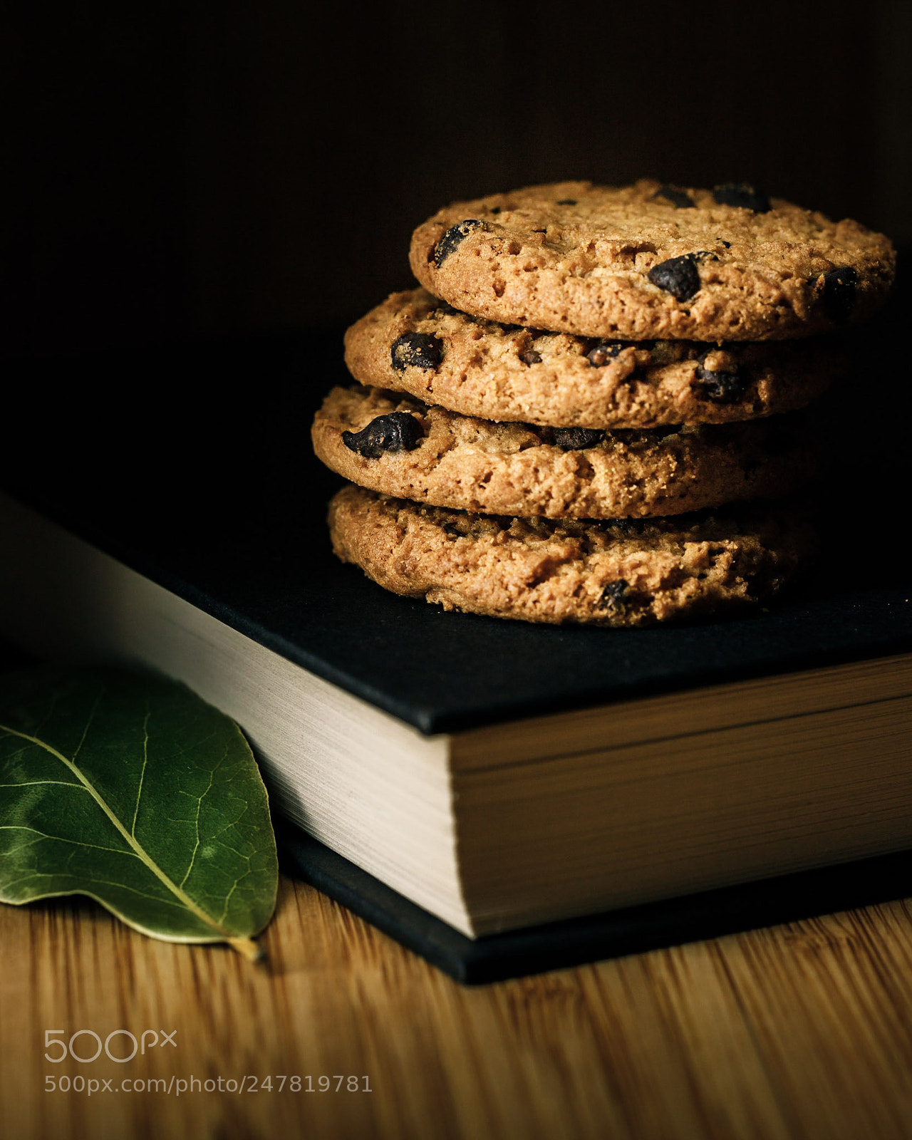 Canon EOS 6D Mark II sample photo. Reading with cookies photography
