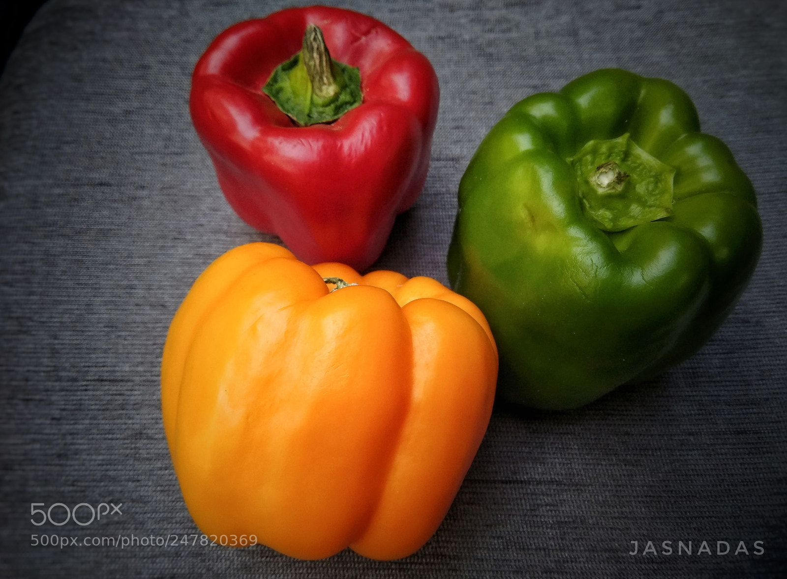 Xiaomi Redmi Note 4 sample photo. Three colours capsicum photography