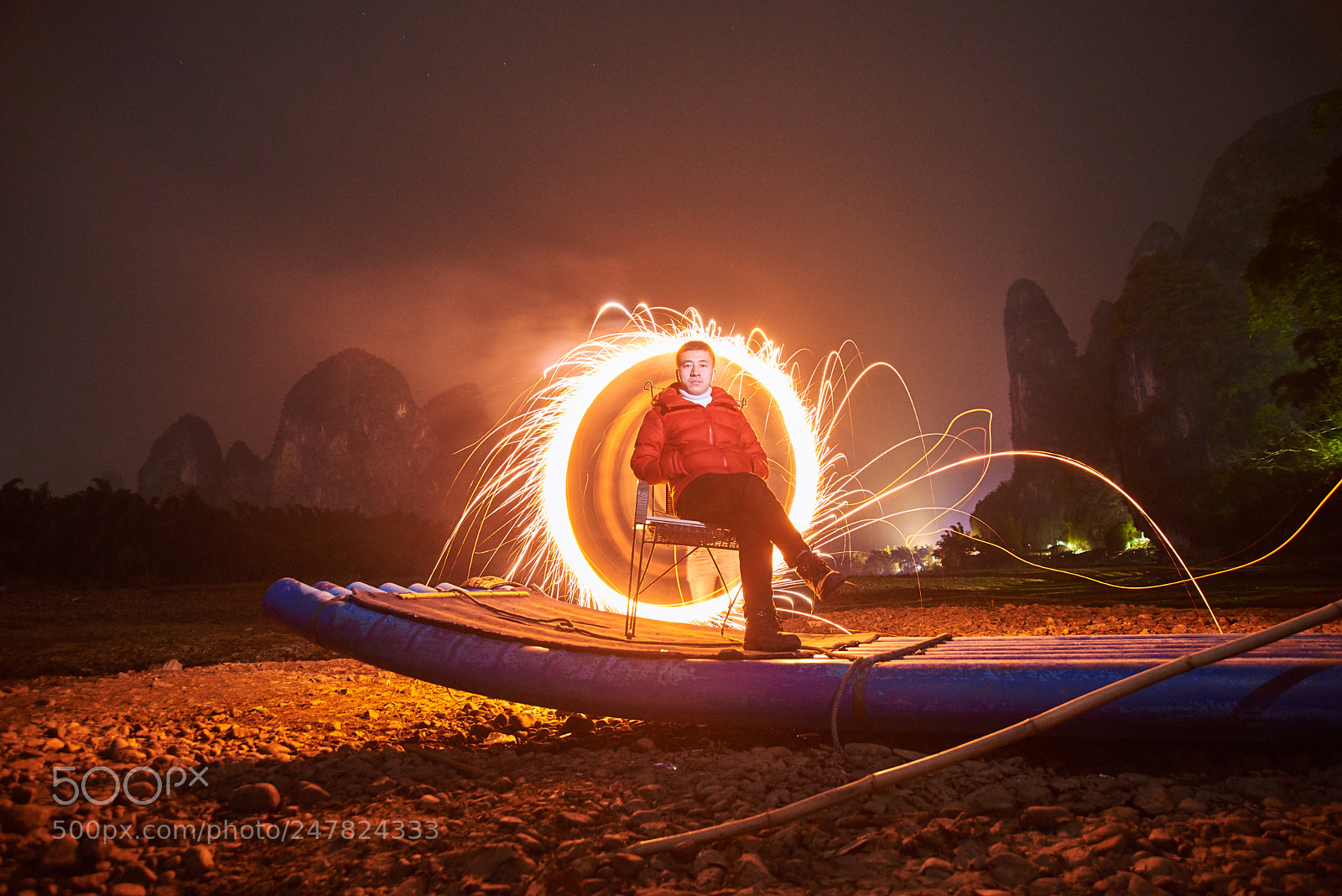 Nikon D610 sample photo. 星夜乌云安息时，无水漓江无世事。忽拾儿时玩乐事，一筏竹排载兴致。 photography