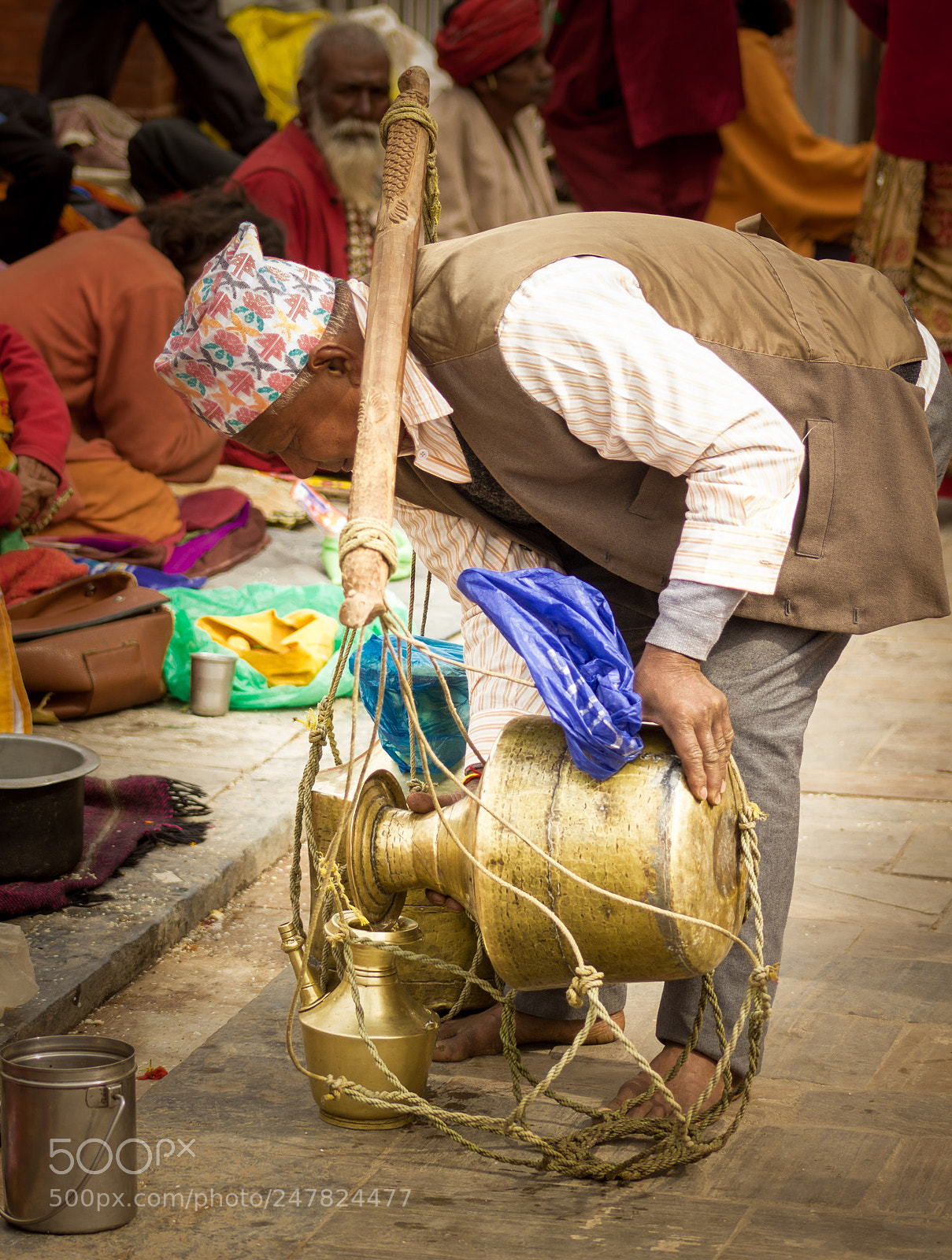 Canon EOS 550D (EOS Rebel T2i / EOS Kiss X4) sample photo. Quenching thirst of pilgrims photography
