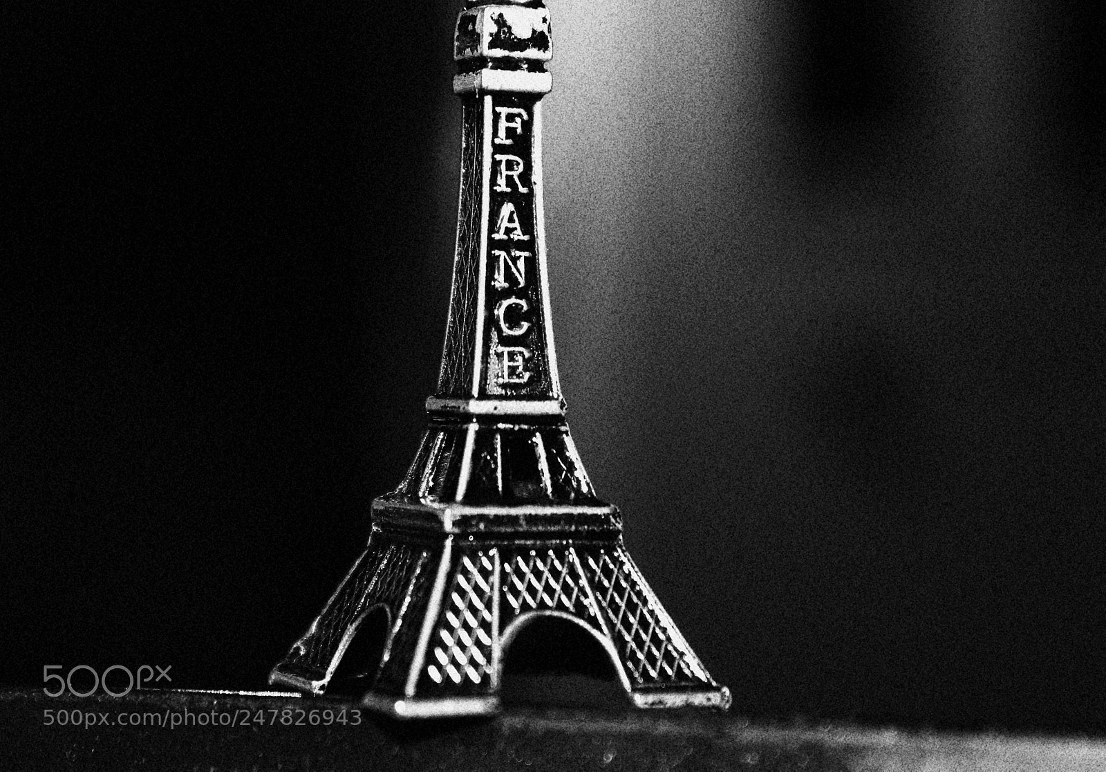 Canon EOS 1300D (EOS Rebel T6 / EOS Kiss X80) sample photo. Eiffel photography