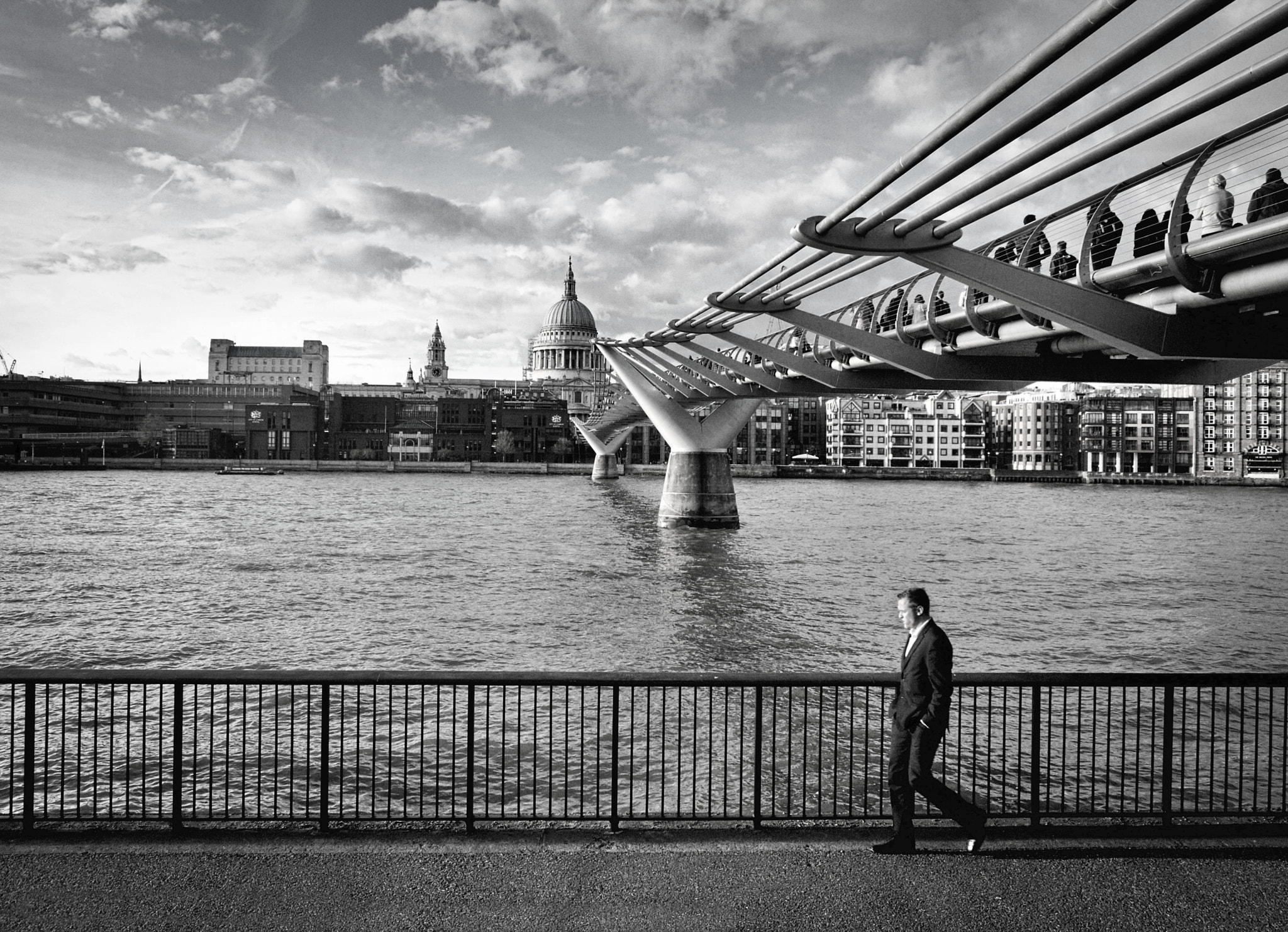 Olympus E-410 (EVOLT E-410) sample photo. Millennium bridge photography