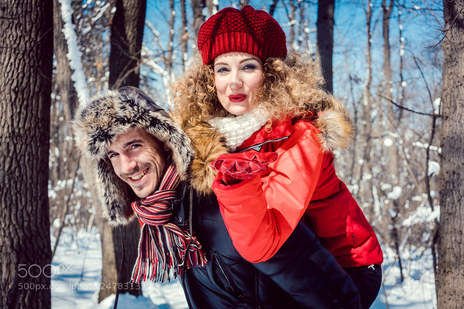 Sony a7R II sample photo. Couple enjoying a winter photography