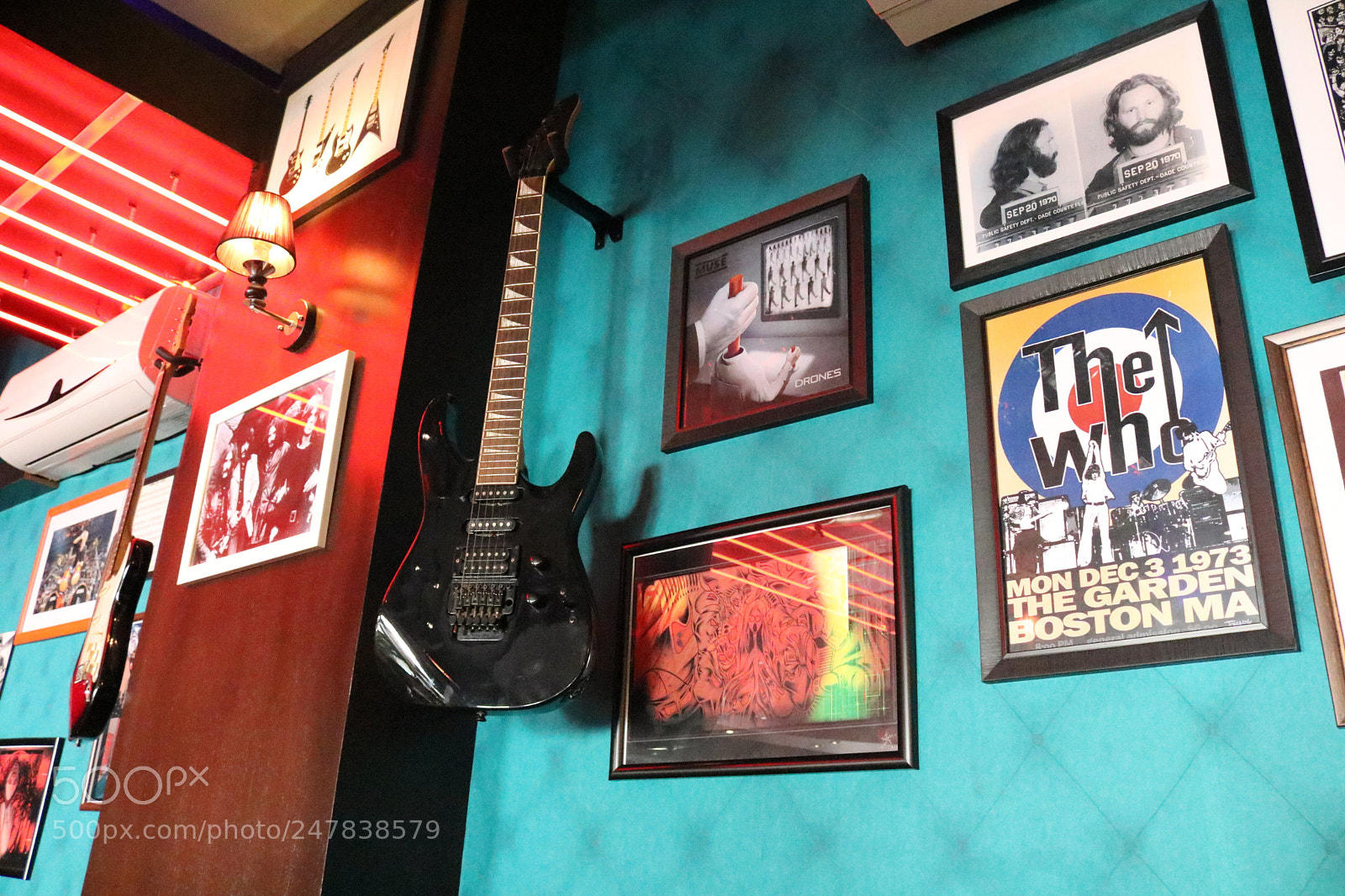 Canon EOS 750D (EOS Rebel T6i / EOS Kiss X8i) sample photo. Rock café photography