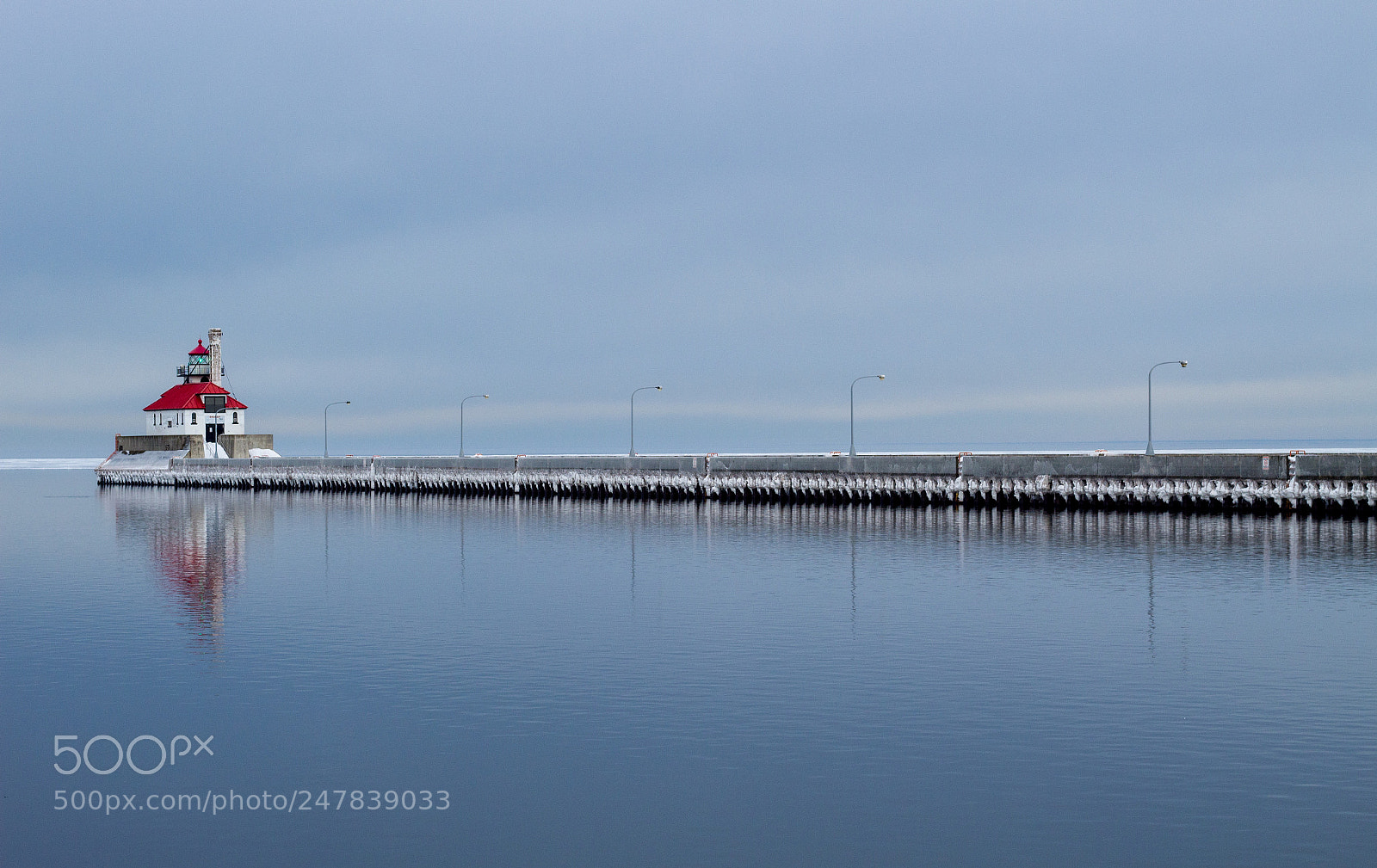 Canon EOS 1300D (EOS Rebel T6 / EOS Kiss X80) sample photo. Light house in duluth photography