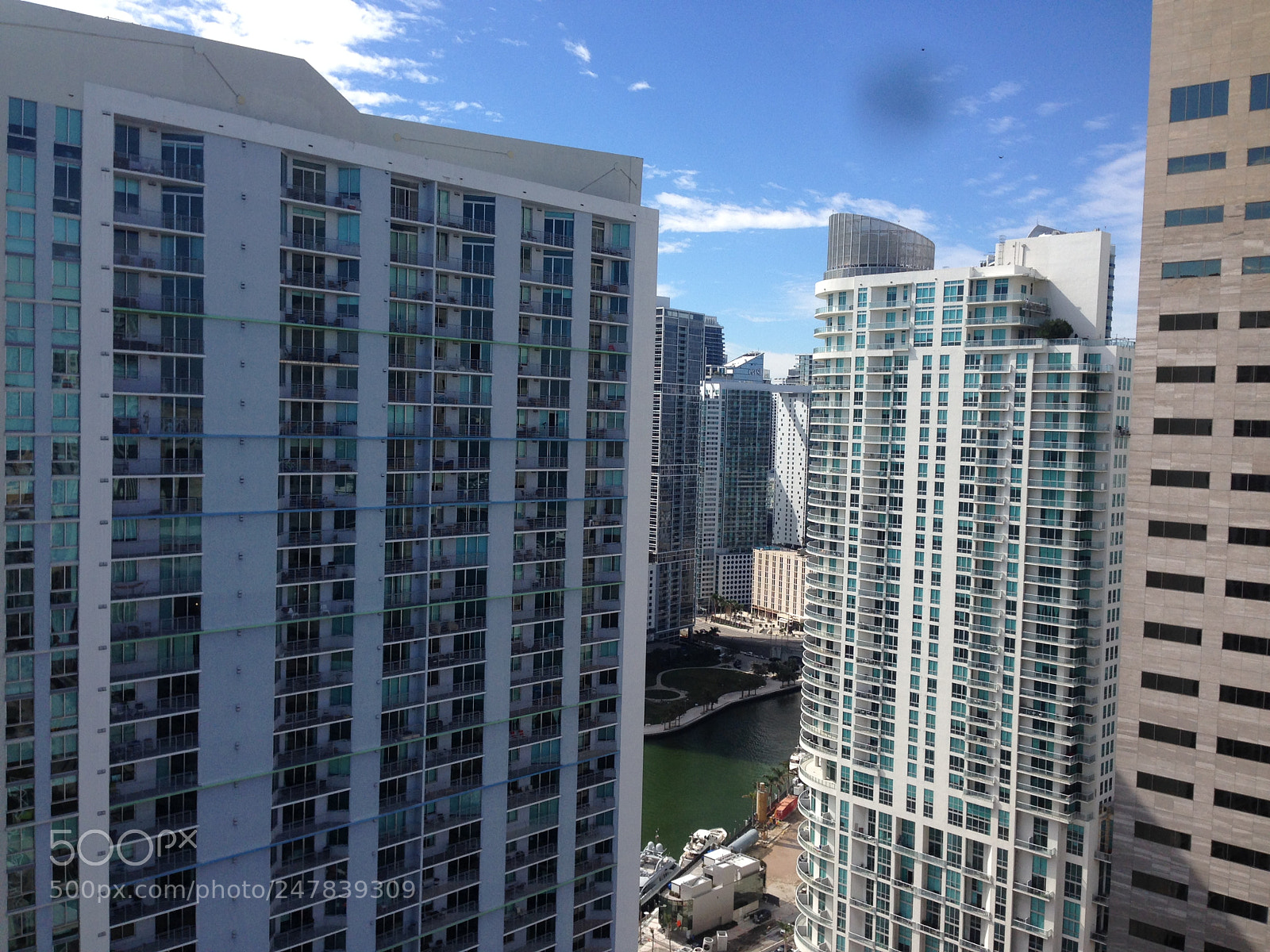 Apple iPhone 5 sample photo. Holny miami () photography