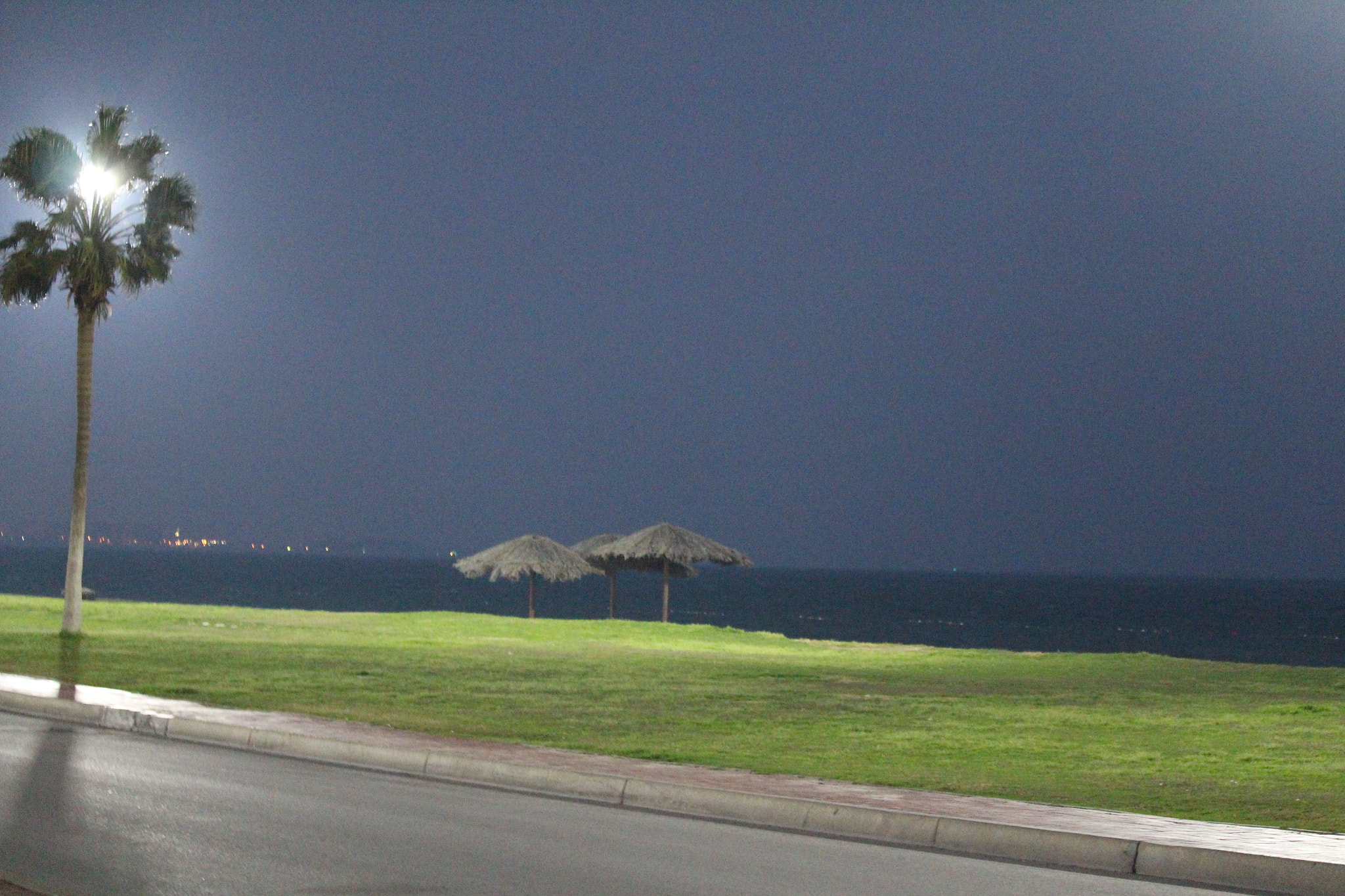 Canon EF-S 55-250mm F4-5.6 IS STM sample photo. Night photography