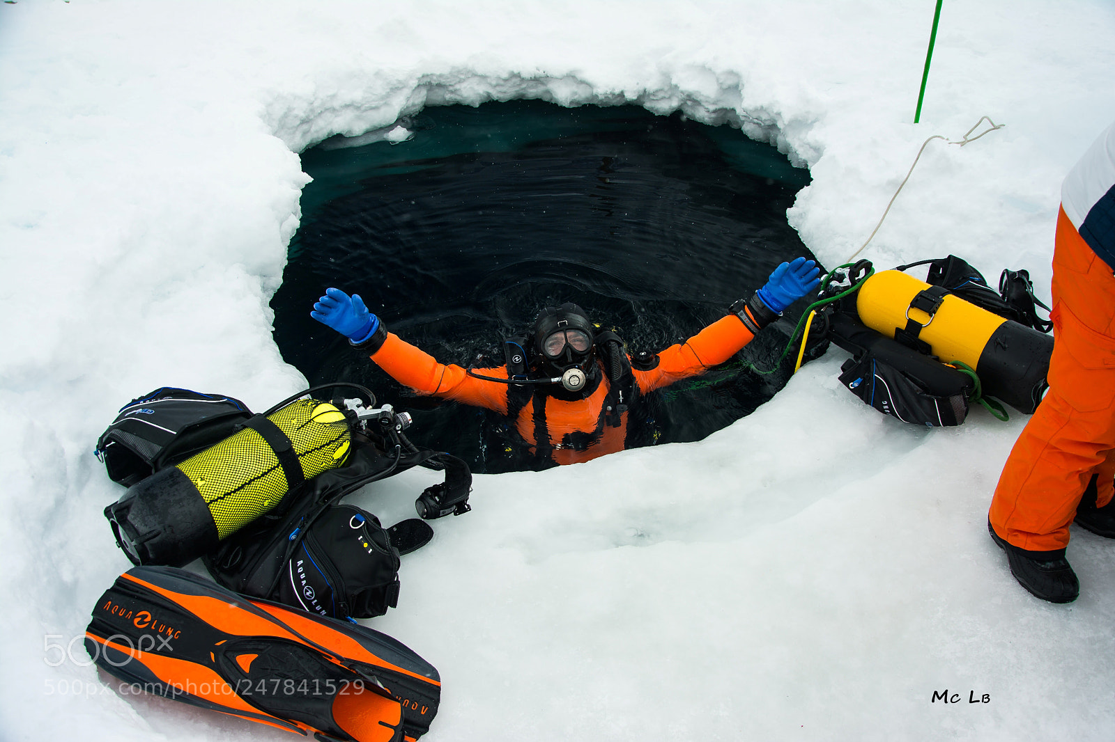 Nikon D7100 sample photo. Instuctor ice diving photography