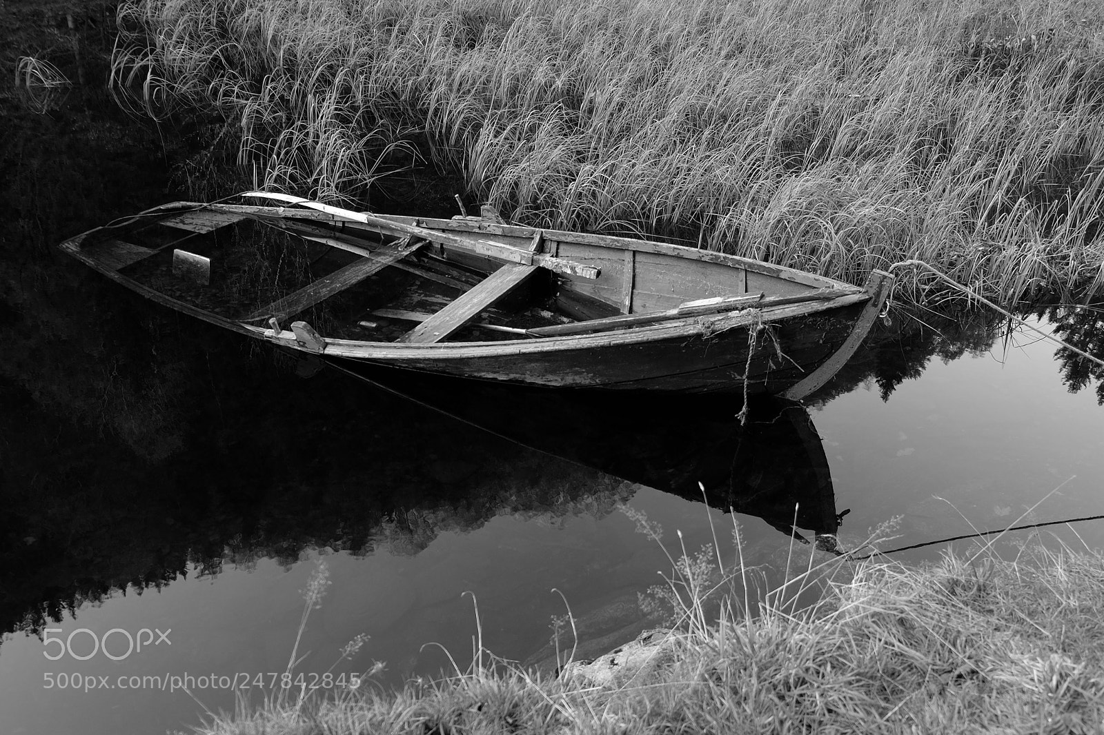 Fujifilm X-T10 sample photo. Abandoned boat photography