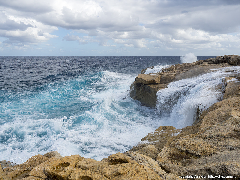 Olympus OM-D E-M10 III sample photo. Malta waves photography