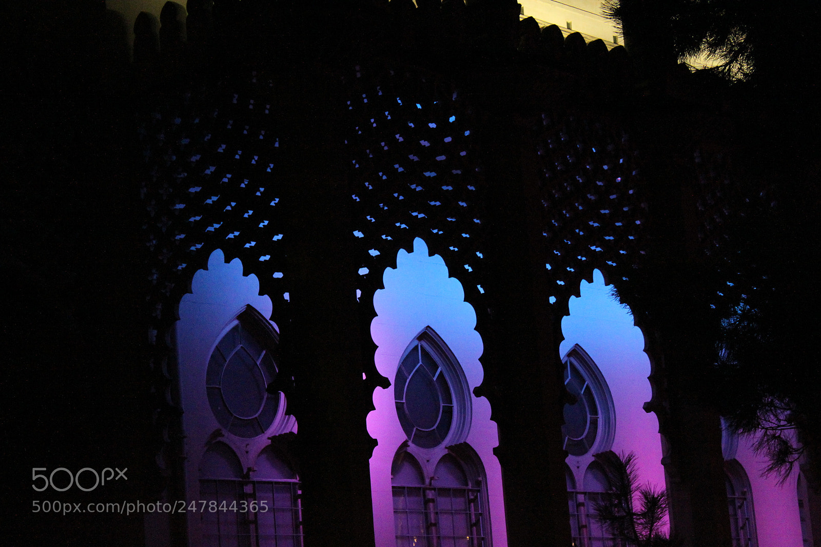 Canon EF-S 18-55mm F3.5-5.6 IS sample photo. Shades of palace photography