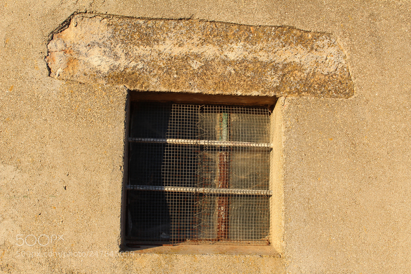 Canon EF-S 18-55mm F3.5-5.6 III sample photo. Ventana torera en canillas photography