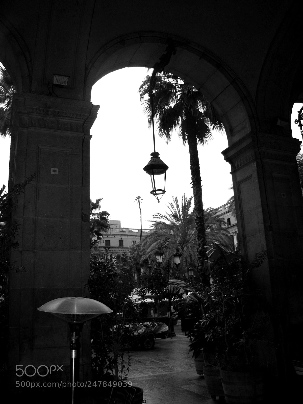 Sony Cyber-shot DSC-H50 sample photo. Plaza real barcelona photography