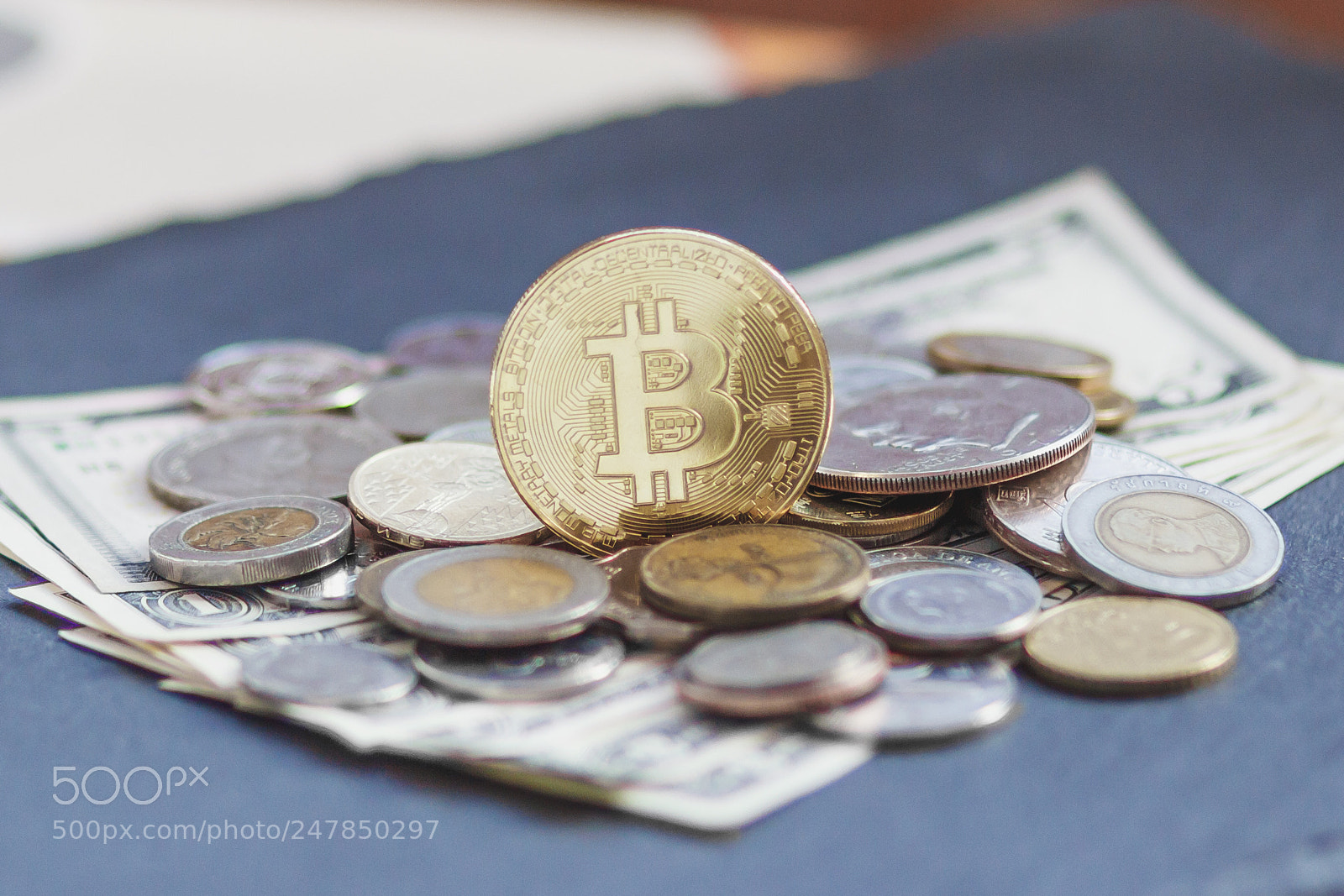 Canon EOS 600D (Rebel EOS T3i / EOS Kiss X5) sample photo. Gold bitcoin, american dollars photography