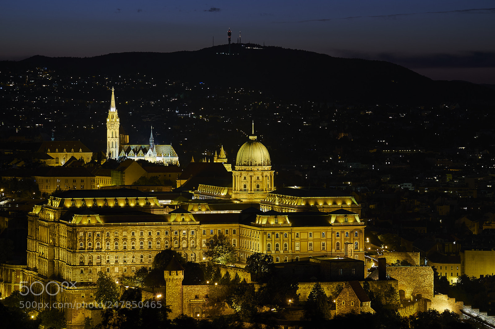 Fujifilm X-E2 sample photo. Caslte in budapest photography