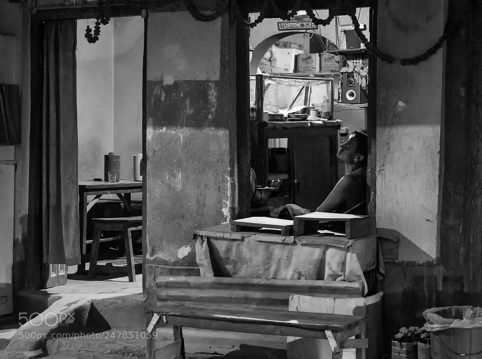 Olympus OM-D E-M1 Mark II sample photo. Street cafe kathmandu photography