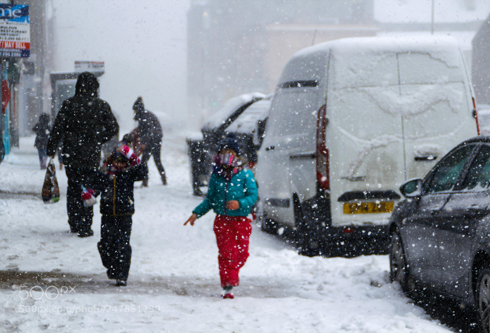 Canon EOS 600D (Rebel EOS T3i / EOS Kiss X5) sample photo. Running through the snow photography
