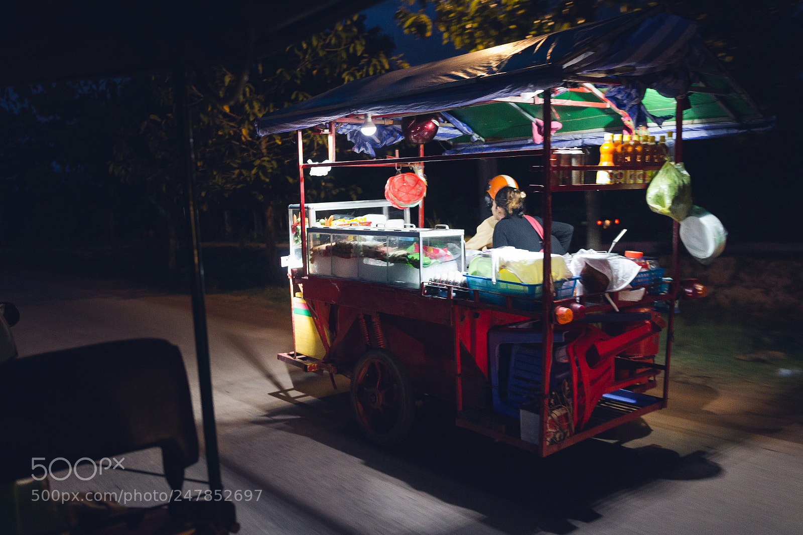 Canon EOS 60D sample photo. Moving market photography
