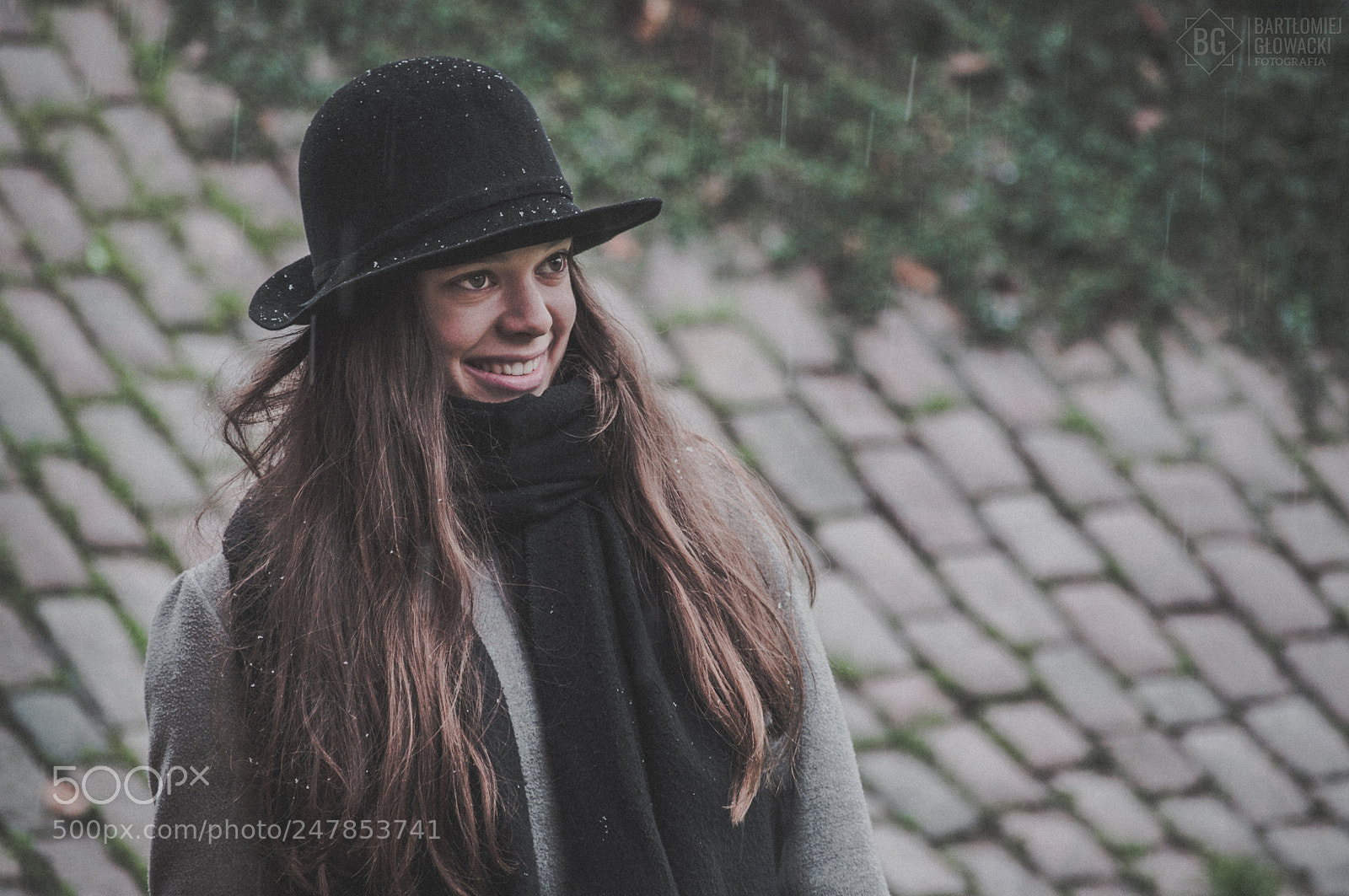 Nikon D5000 sample photo. Elegant girl in the photography