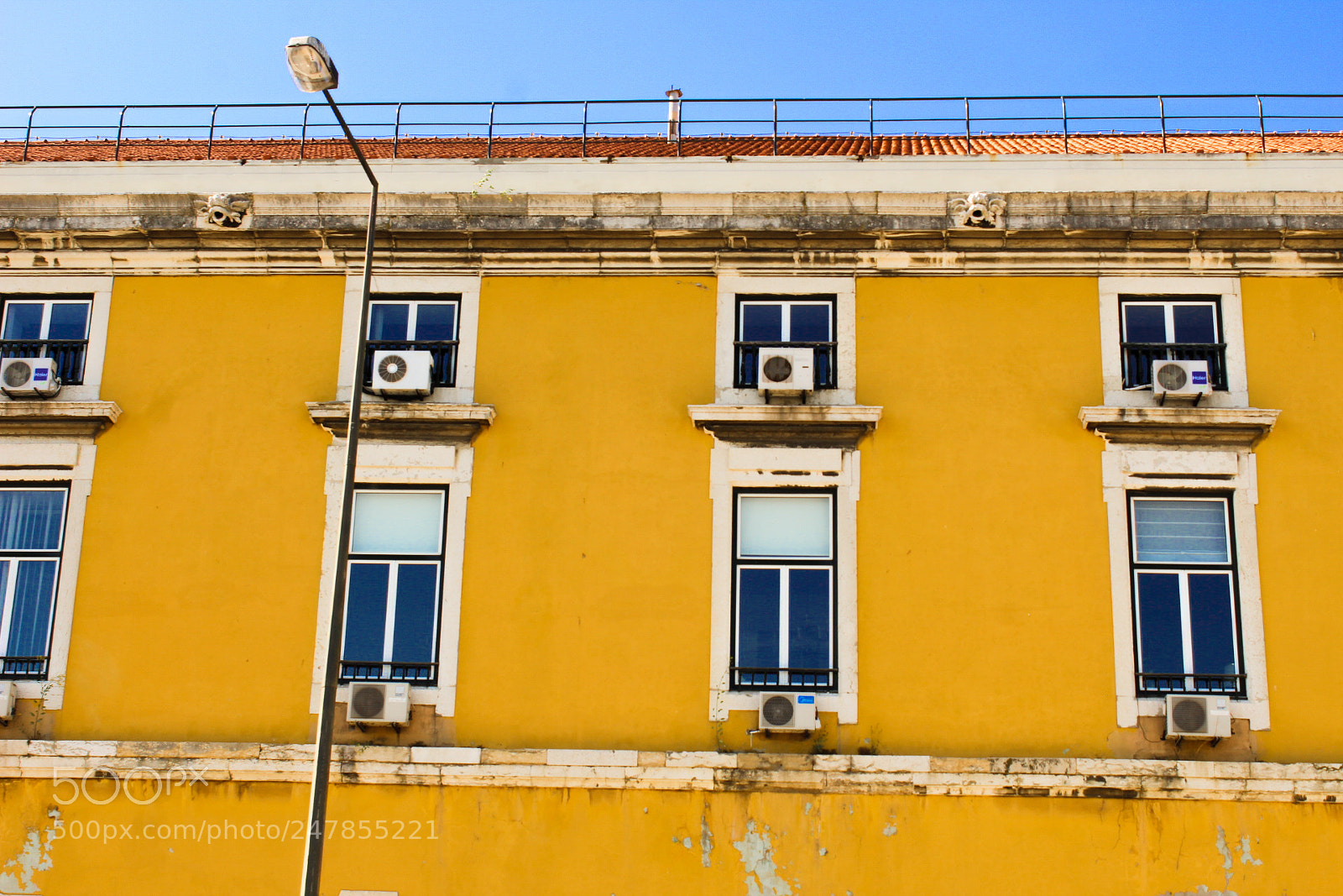 Canon EOS 1200D (EOS Rebel T5 / EOS Kiss X70 / EOS Hi) sample photo. Yellow lisbon photography