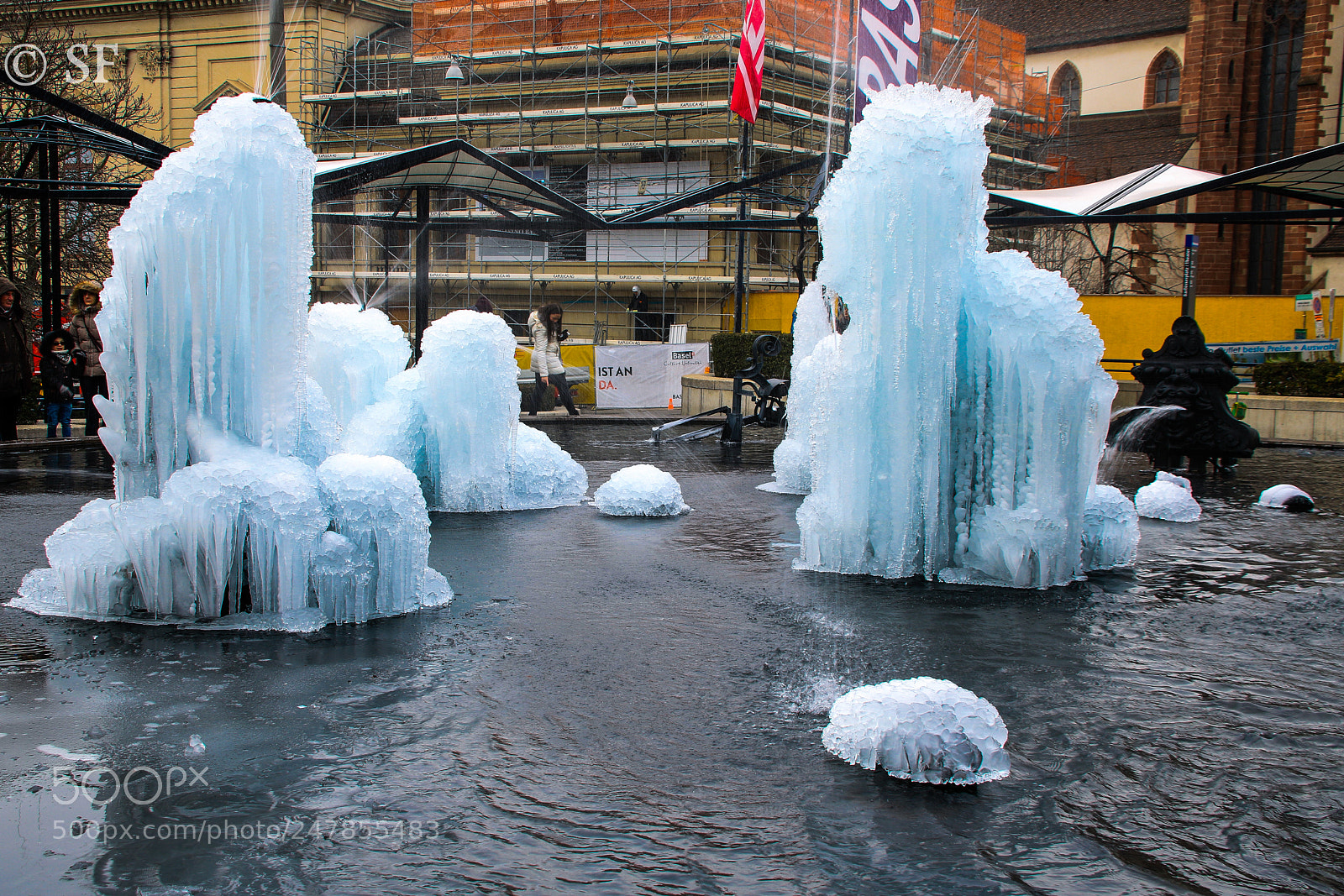 Canon EOS 750D (EOS Rebel T6i / EOS Kiss X8i) sample photo. The tinguely fountain photography