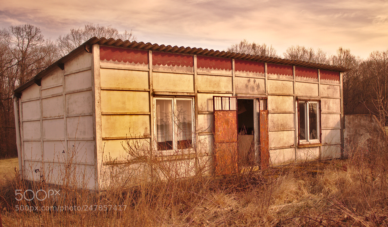Canon EOS 1300D (EOS Rebel T6 / EOS Kiss X80) sample photo. Cabane de l'apocalypse. photography