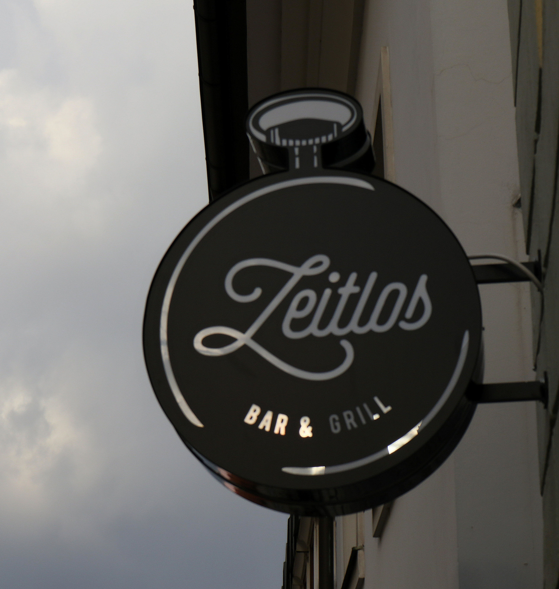 Canon EOS M5 sample photo. Bar photography