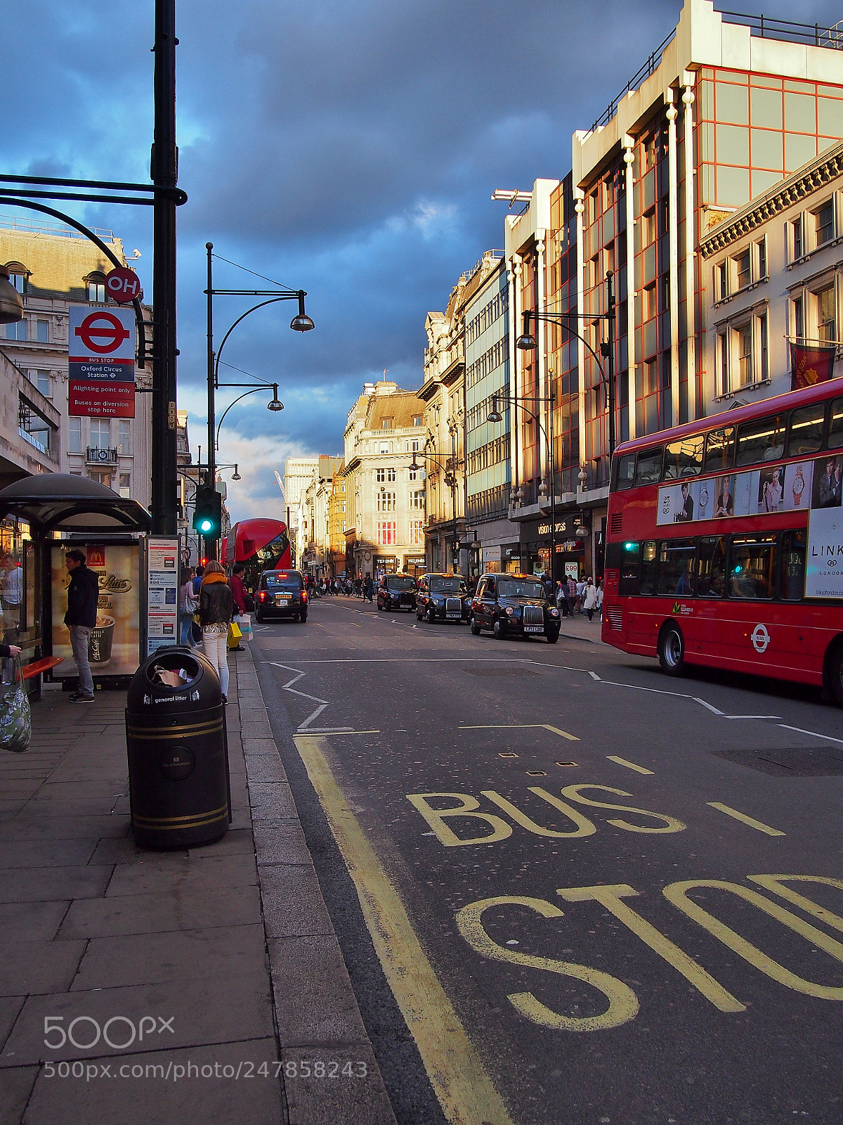 Olympus PEN E-PL5 sample photo. Bus stop photography