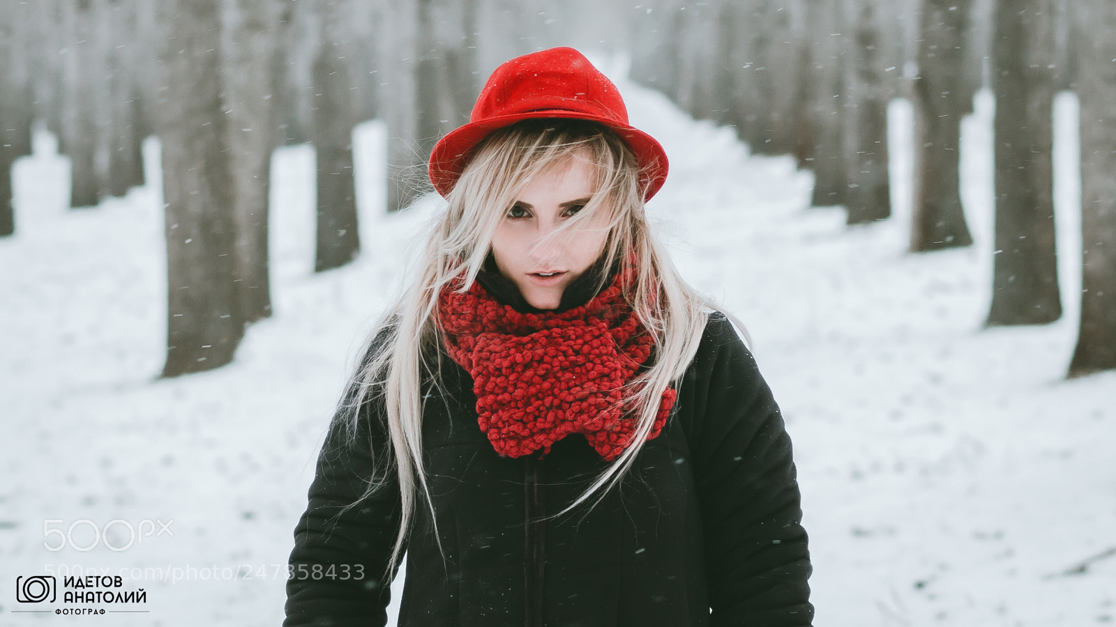Olympus E-5 sample photo. Red hat photography