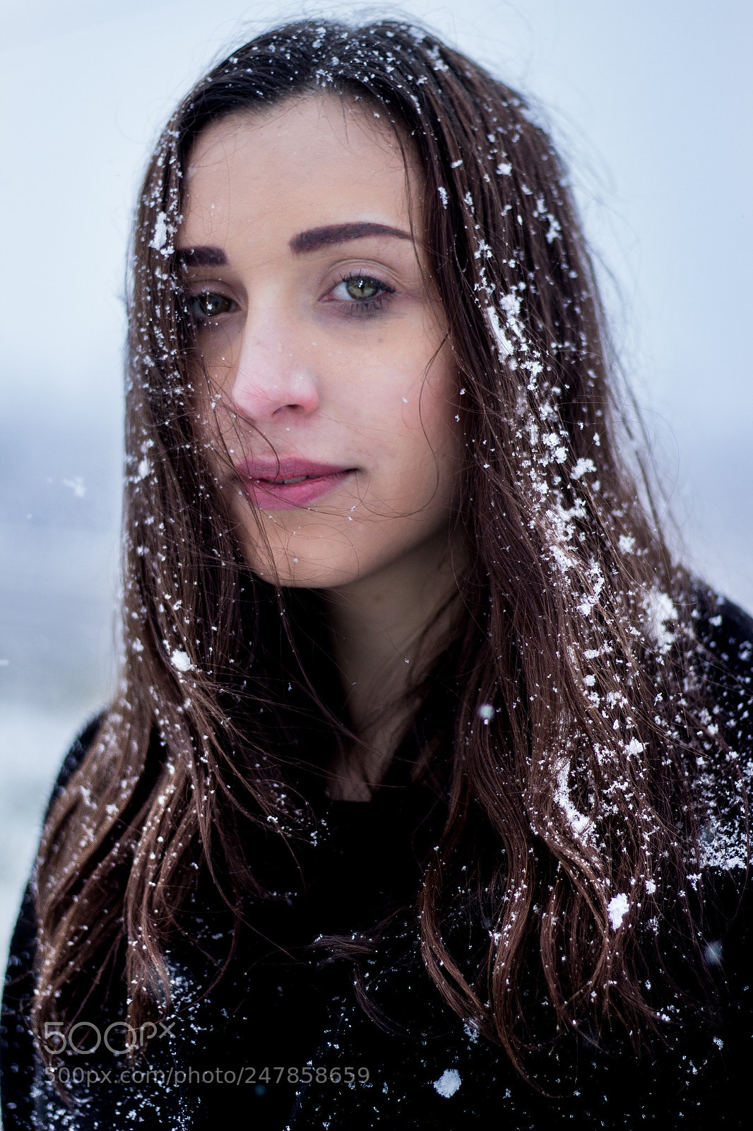 Canon EOS 600D (Rebel EOS T3i / EOS Kiss X5) sample photo. Snowing portrait photography