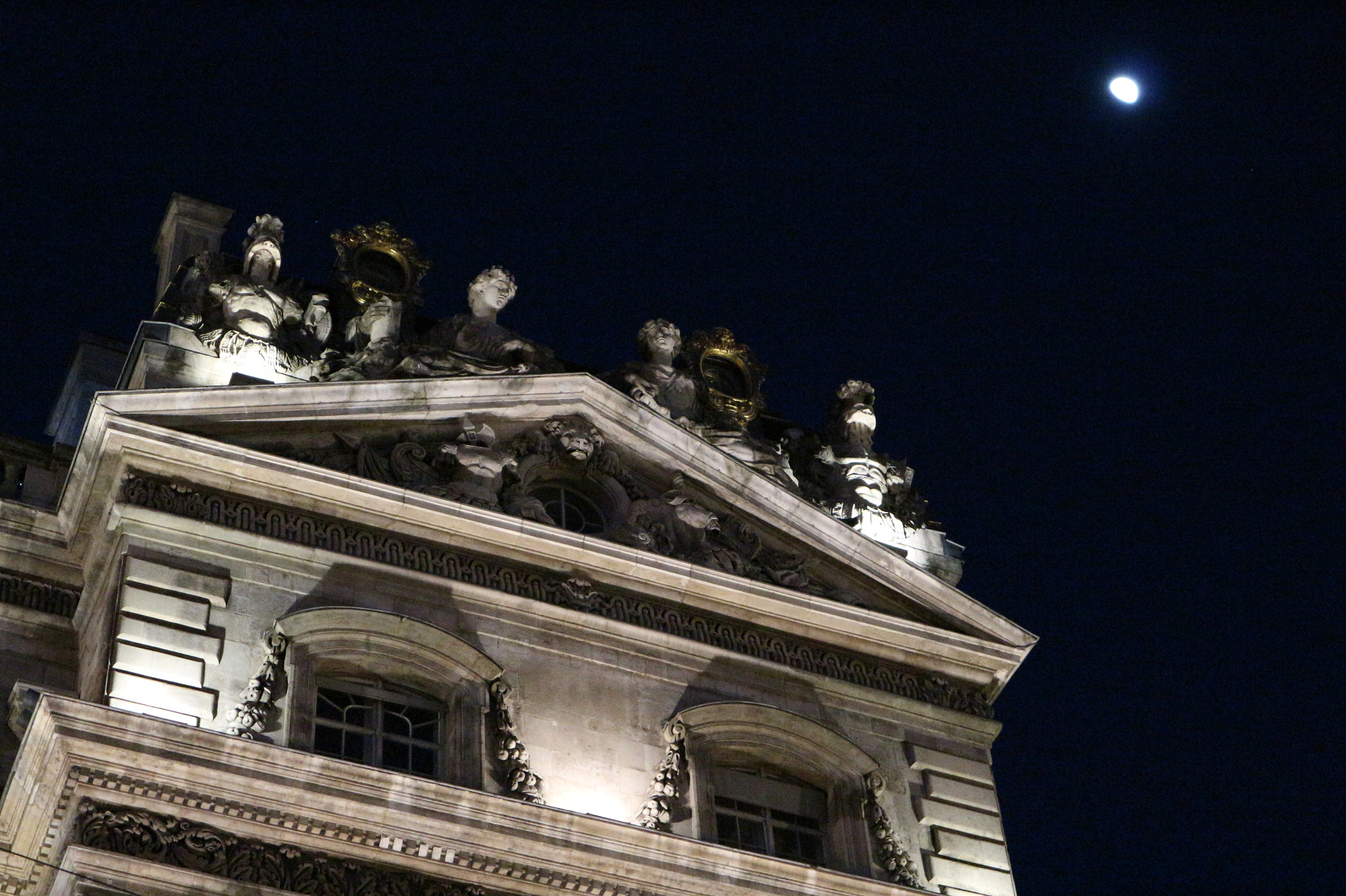 Canon EOS M10 sample photo. City hall photography
