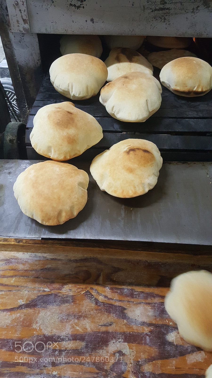 Samsung Galaxy Note5 sample photo. Baking pita bread. photography
