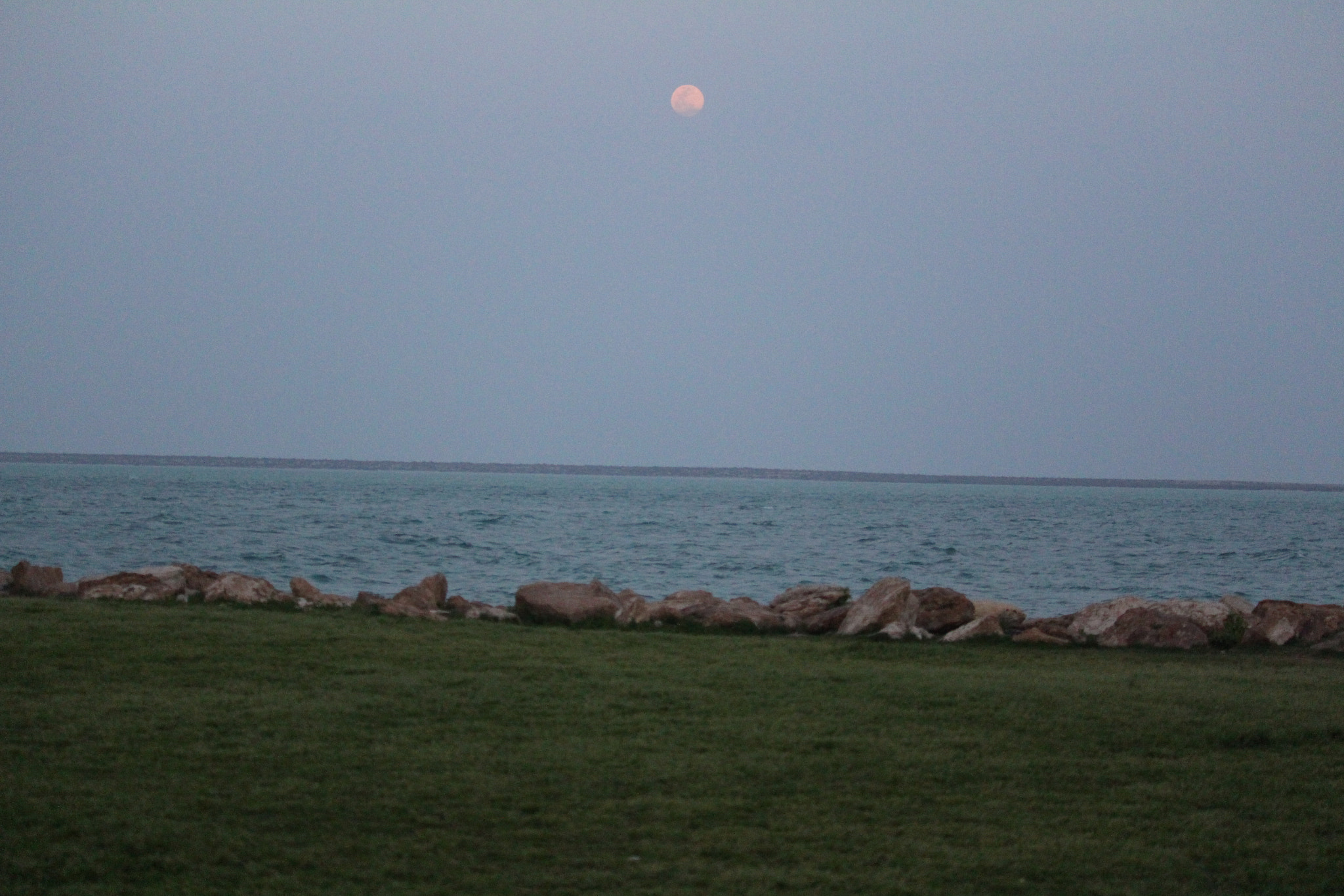 Canon EF-S 55-250mm F4-5.6 IS STM sample photo. Moon at sunset photography