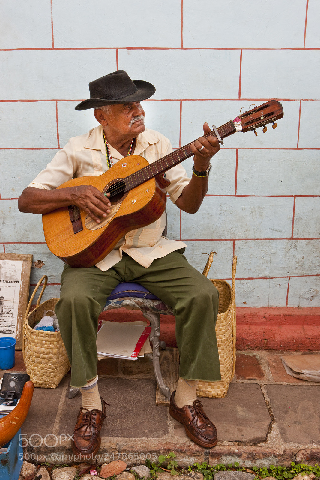 Canon EOS-1Ds Mark III sample photo. Man and guitar copy photography