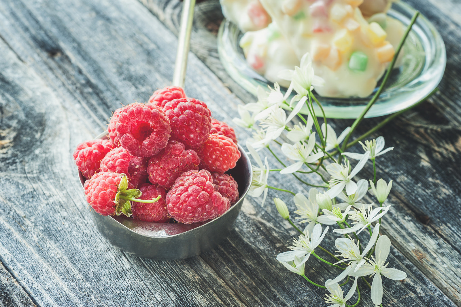 Nikon D700 sample photo. Ripe fresh raspberries in photography
