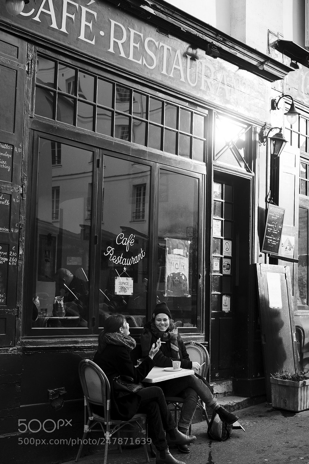 Fujifilm X-E1 sample photo. Friendly conversation photography