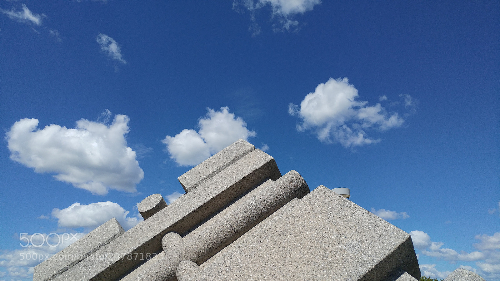 LG G5 sample photo. Airport art unaltered photography