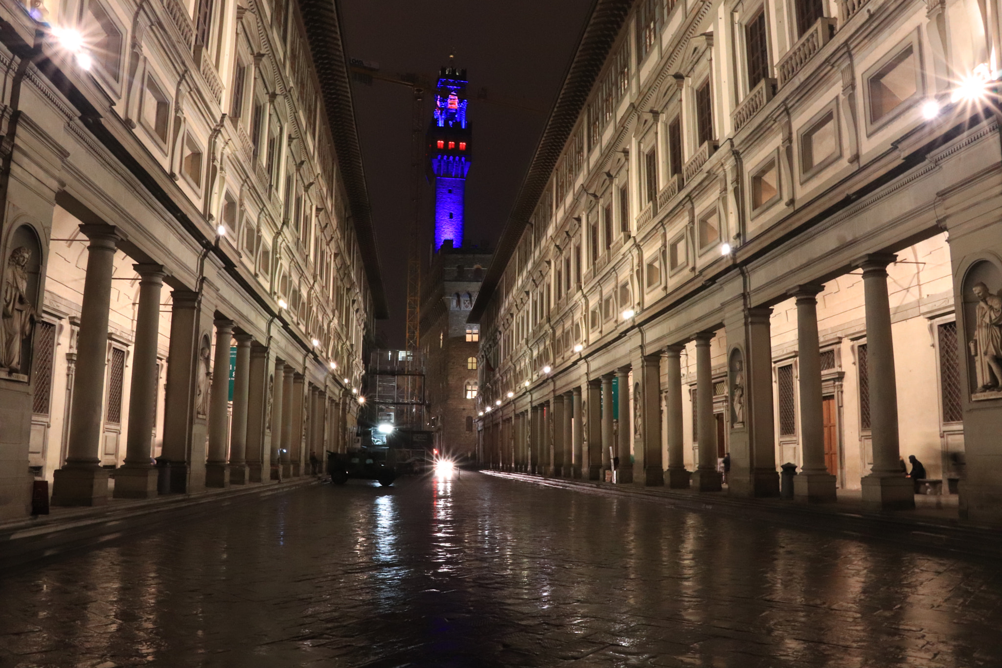 Canon EOS 77D (EOS 9000D / EOS 770D) sample photo. Uffizi gallery photography