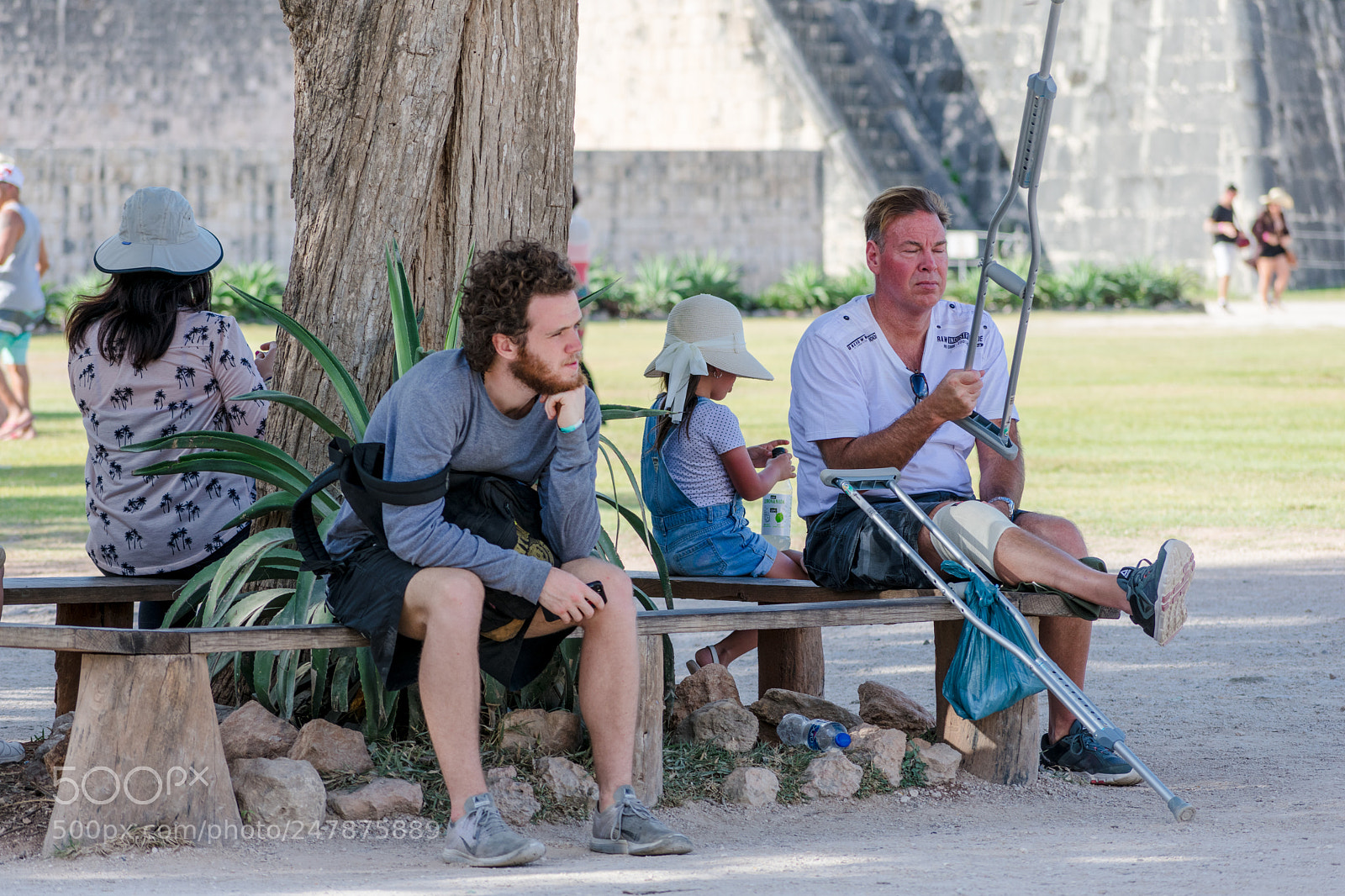 Nikon D3400 sample photo. Chichen itza tourists 1 photography